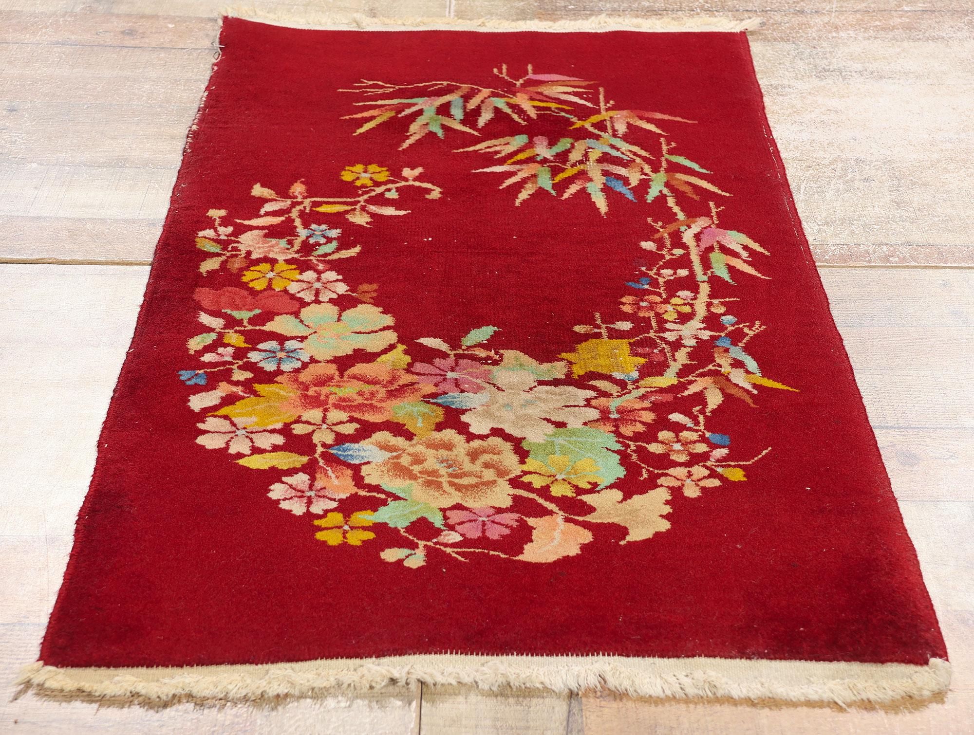 Laine Tapis Art Déco chinois rouge ancien, style Maximaliste rencontre une décadence inhabituelle en vente