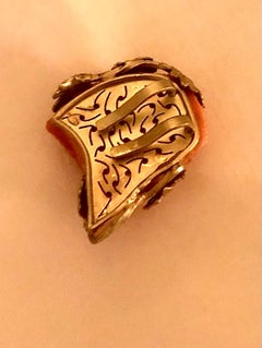 Pendentif ancien en corail rouge et or 19 carats