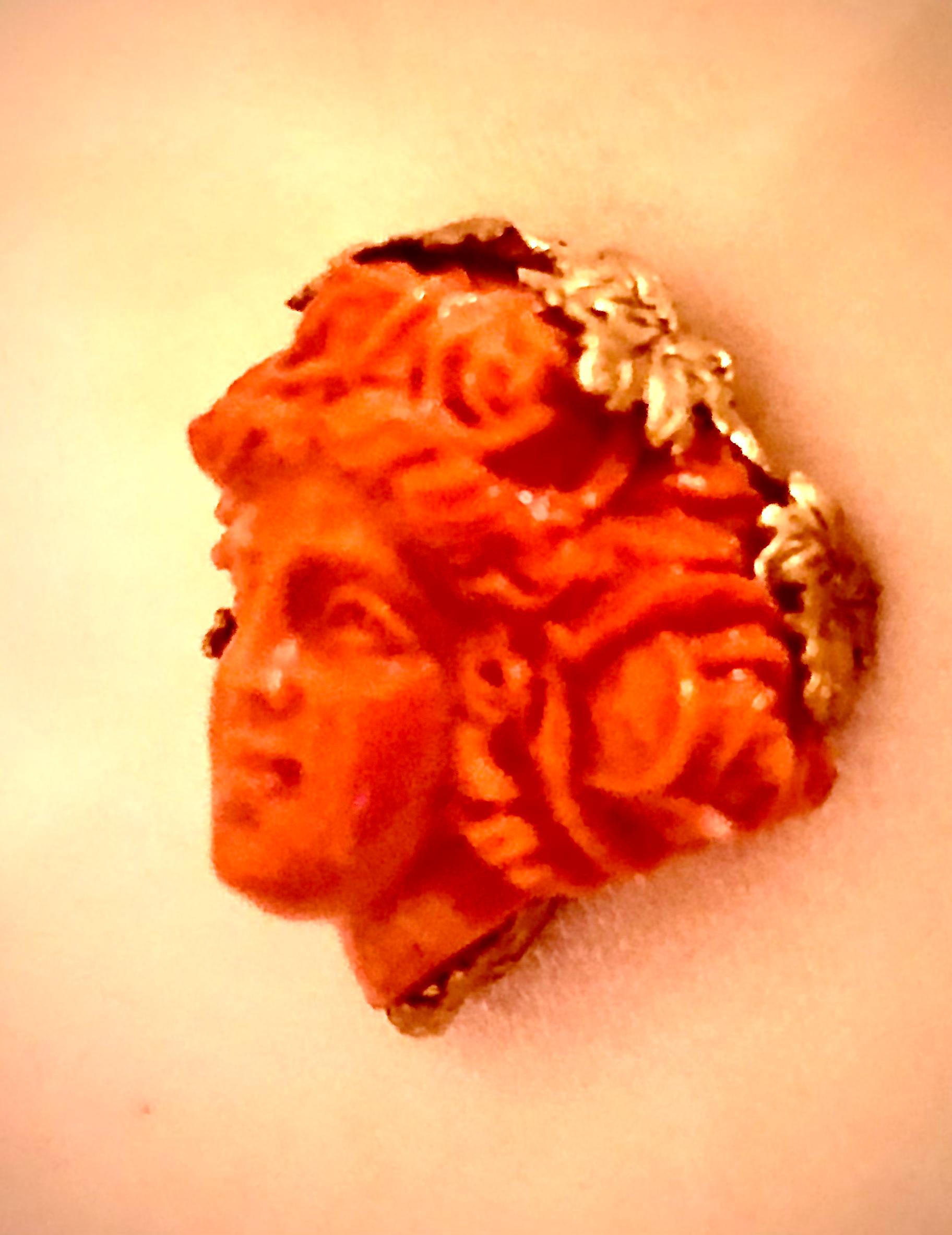 Colgante antiguo de coral rojo y oro de 19 kt en Excelente estado para la venta en New Orleans, LA