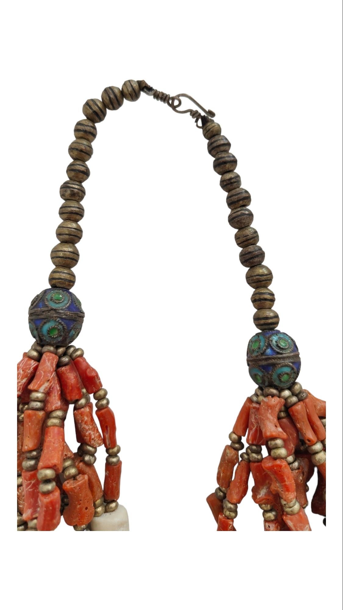 Antike rote Korallen-Berber-Halskette, Marokko im Zustand „Gut“ im Angebot in Madrid, ES