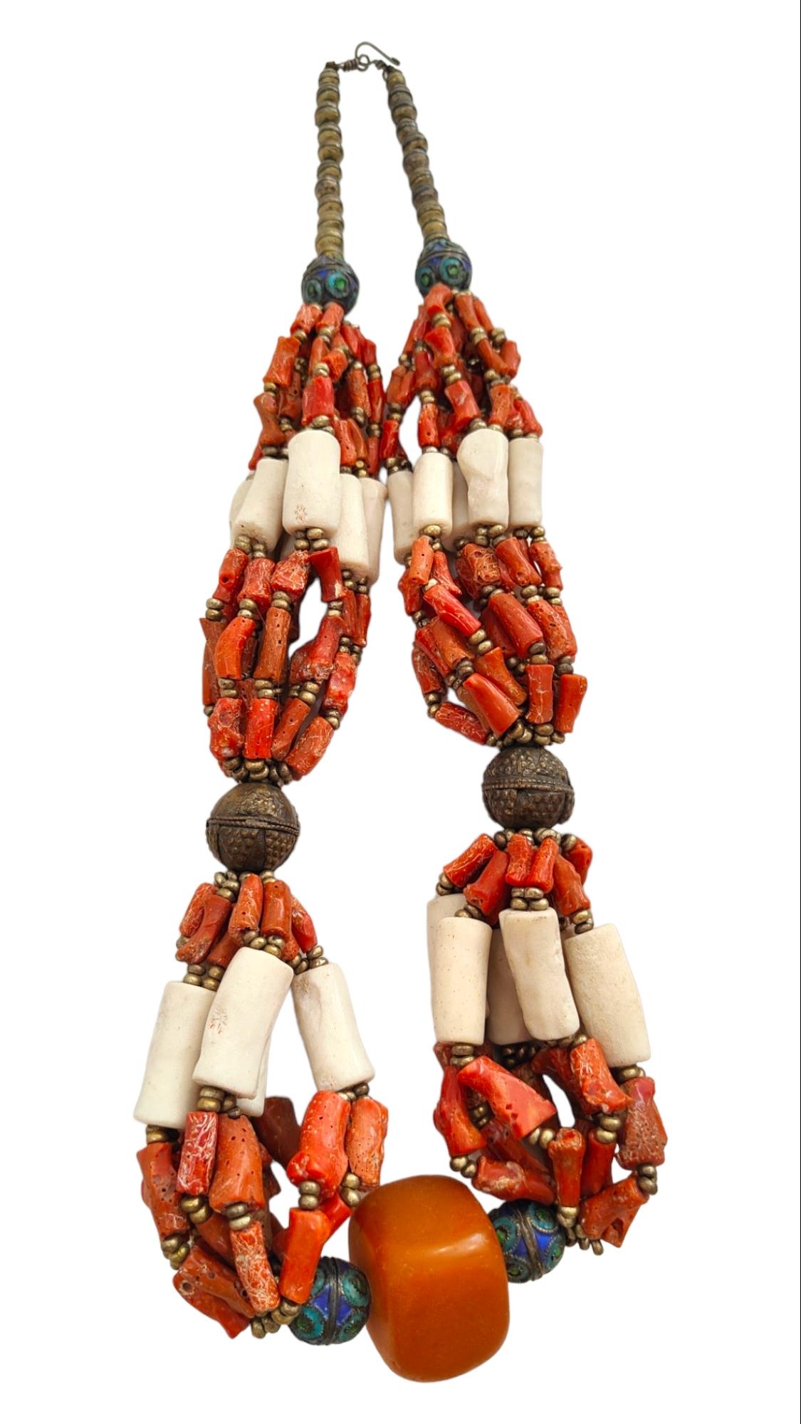 Antike rote Korallen-Berber-Halskette, Marokko im Angebot 4