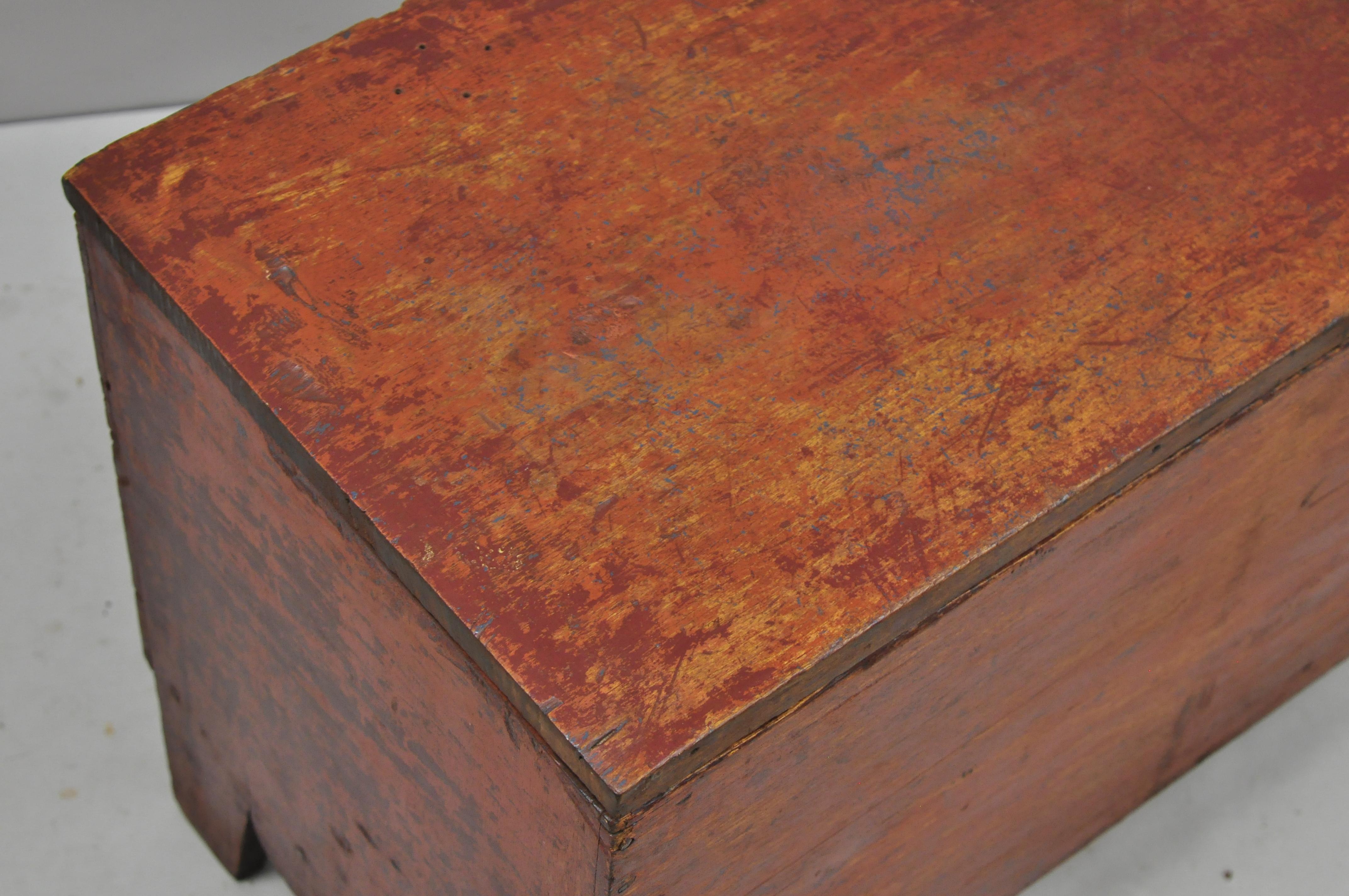 Antique Red Distress Painted American Primitive Small Rustic Blanket Chest Trunk In Good Condition In Philadelphia, PA