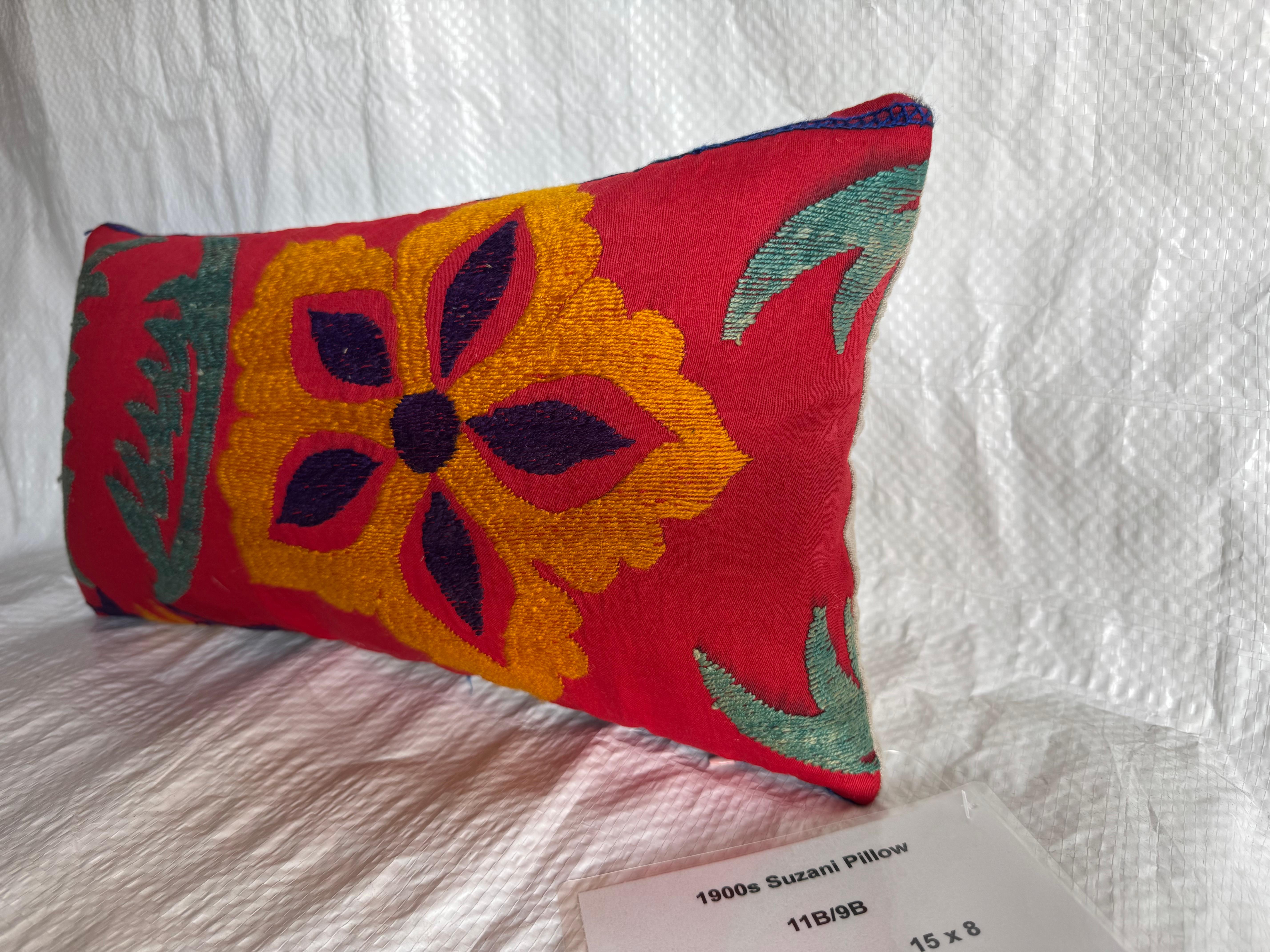 Cojín Suzani Floral Rojo Antiguo Uzbeko en venta