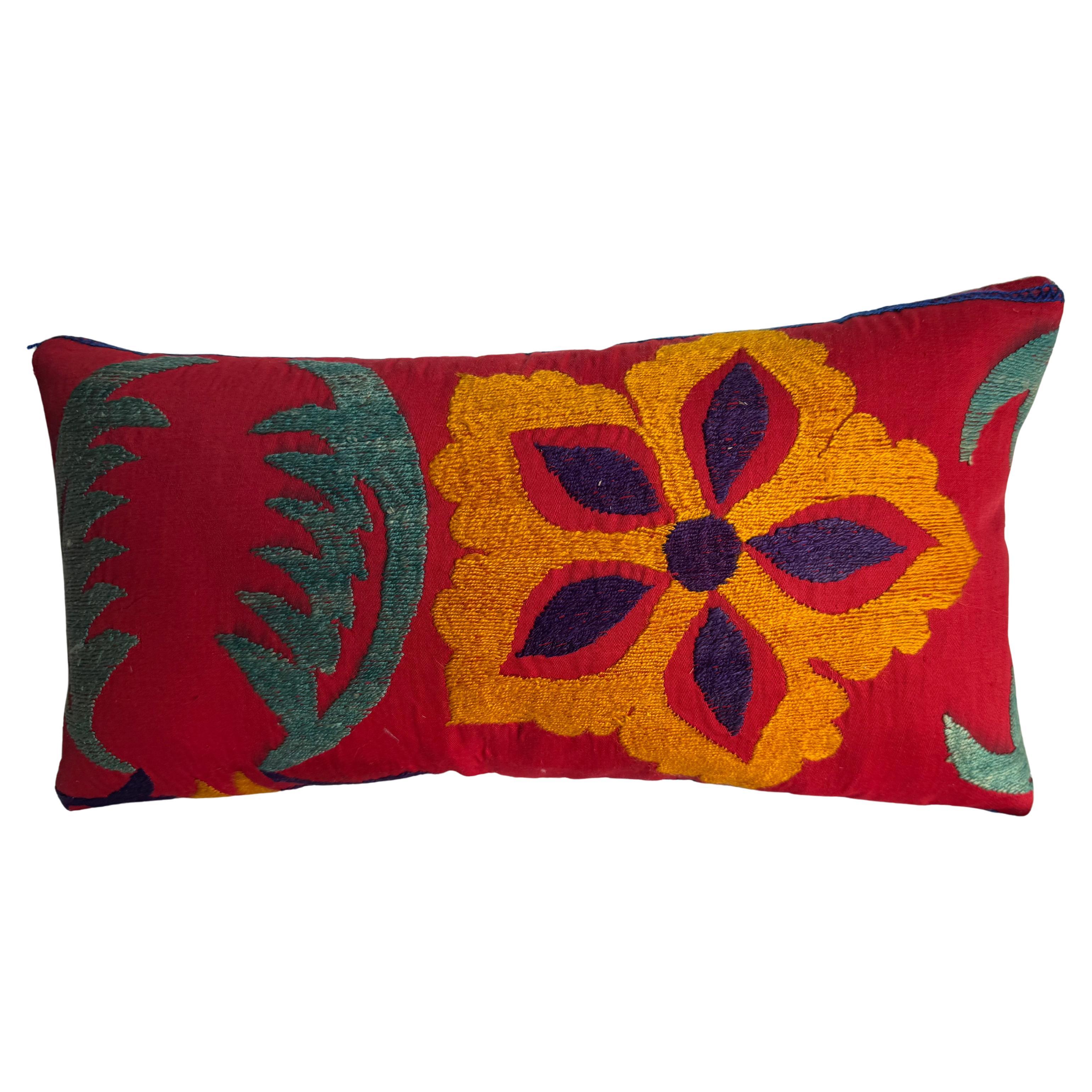 Cojín Suzani Floral Rojo Antiguo en venta