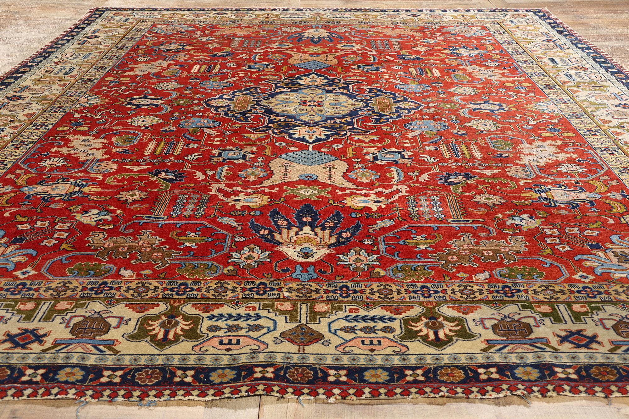 Antiker roter geometrischer botanischer persischer Täbris-Teppich in Rot (Wolle) im Angebot