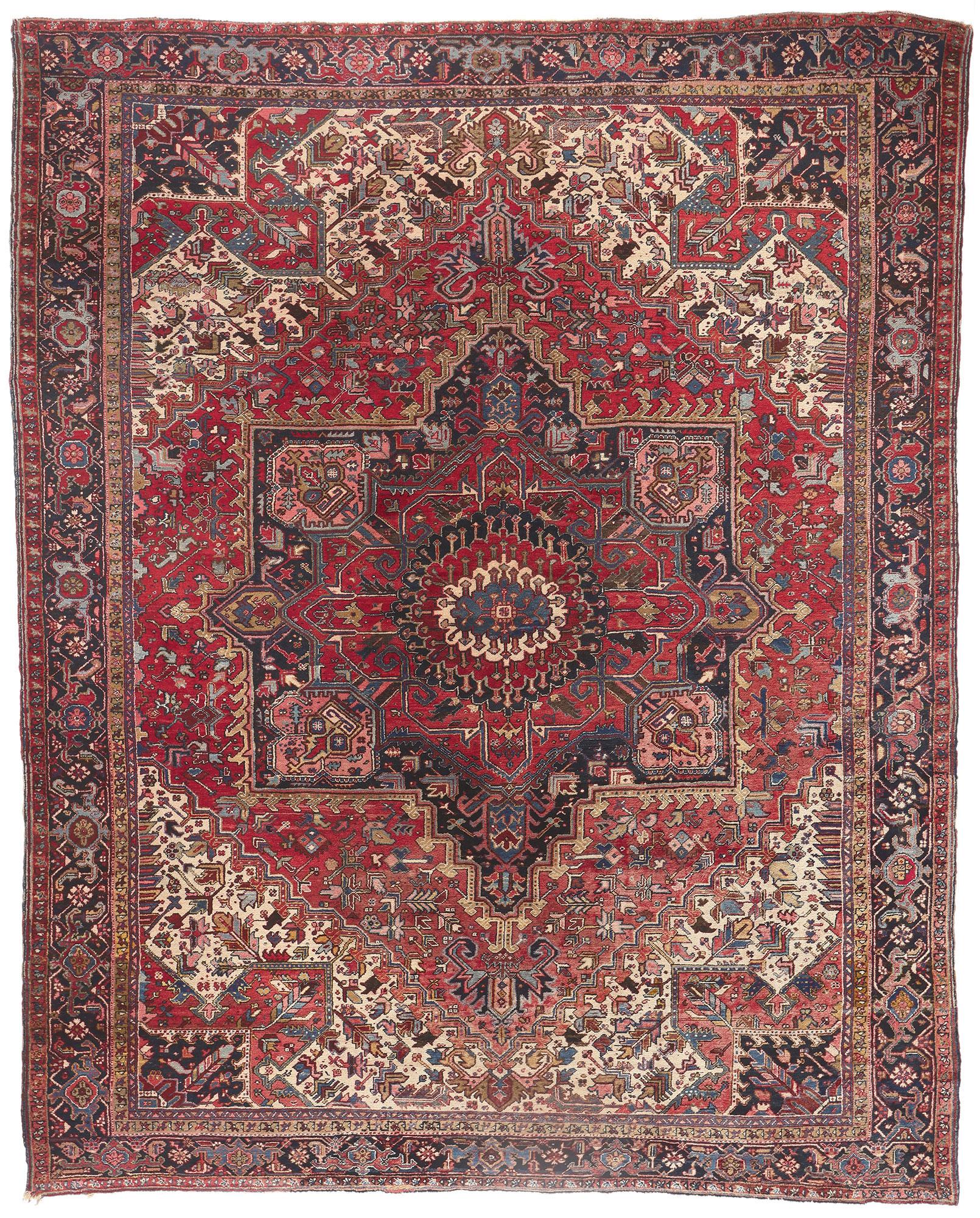 Antique Red Geometric Persian Heriz Rug, Effortlessly Chic and Versatile For Sale 3