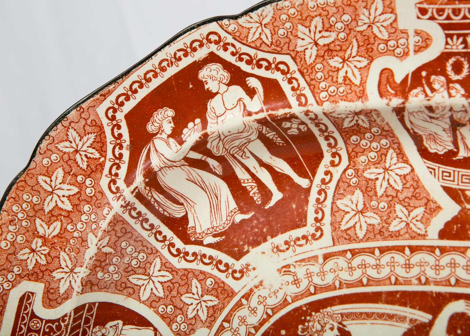 Antike Suppenterrine aus roter griechischer Ware:: verziert mit klassischen Figuren:: um 1810 11