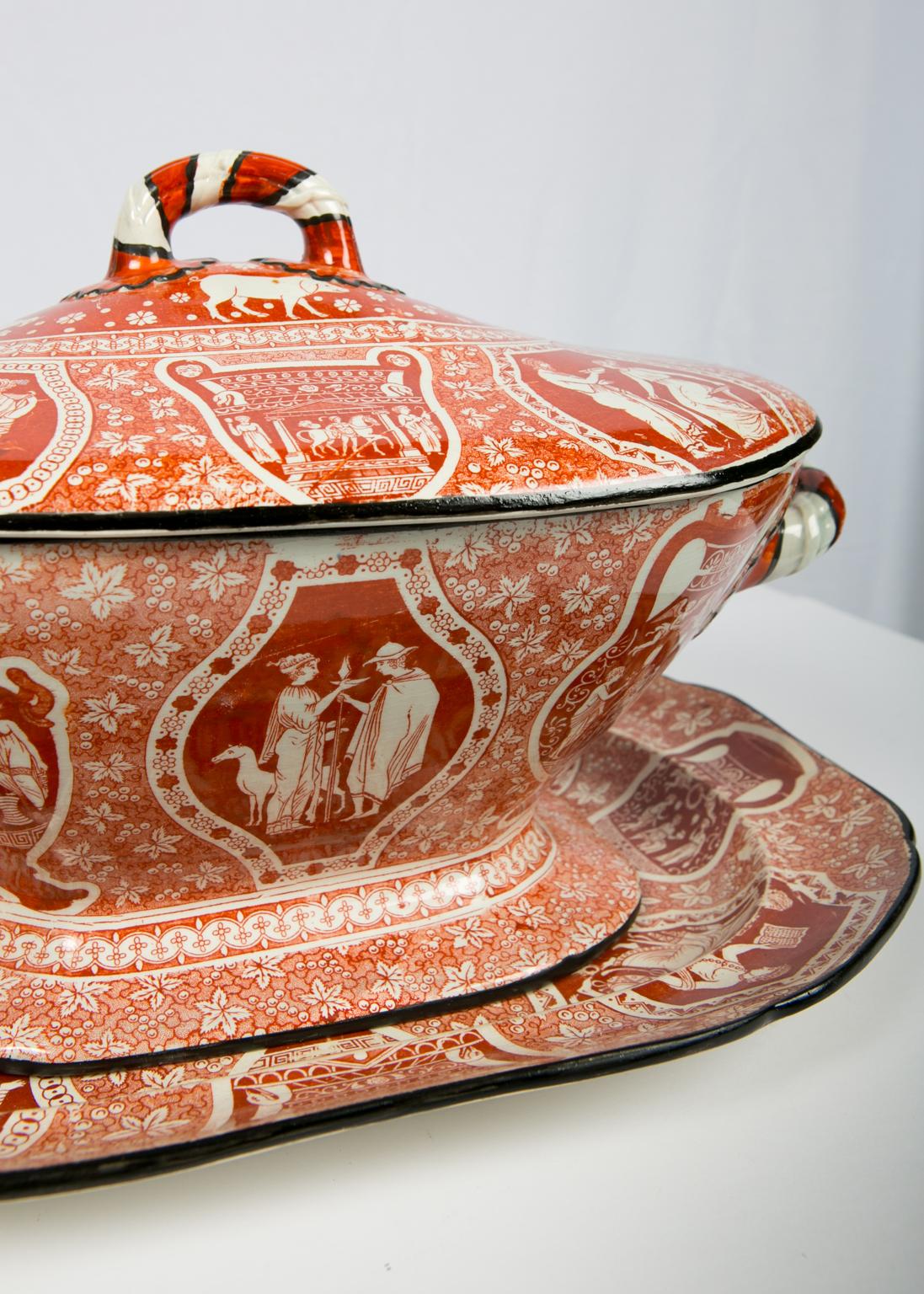 Antike Suppenterrine aus roter griechischer Ware:: verziert mit klassischen Figuren:: um 1810 (Englisch)