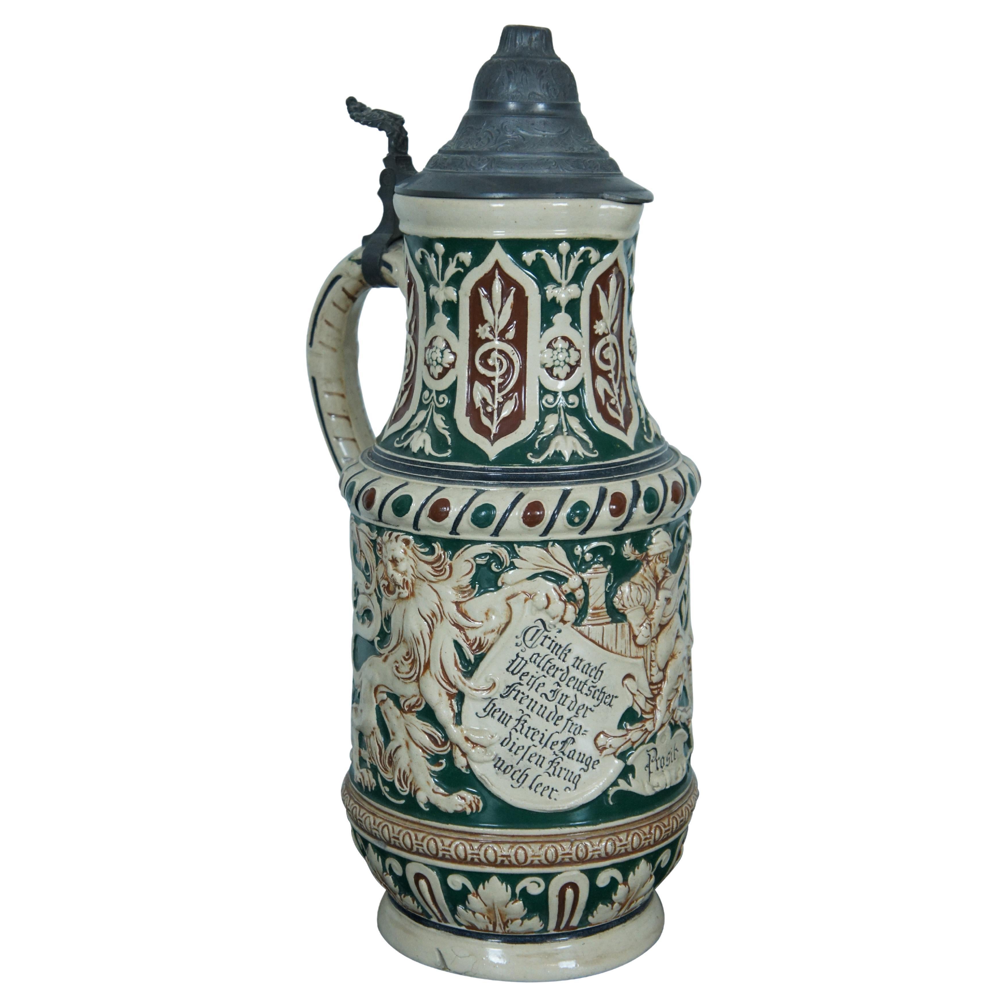 Ancien Mandolin allemand peint en grès rouge et vert Beer Stein Heraldic Lions