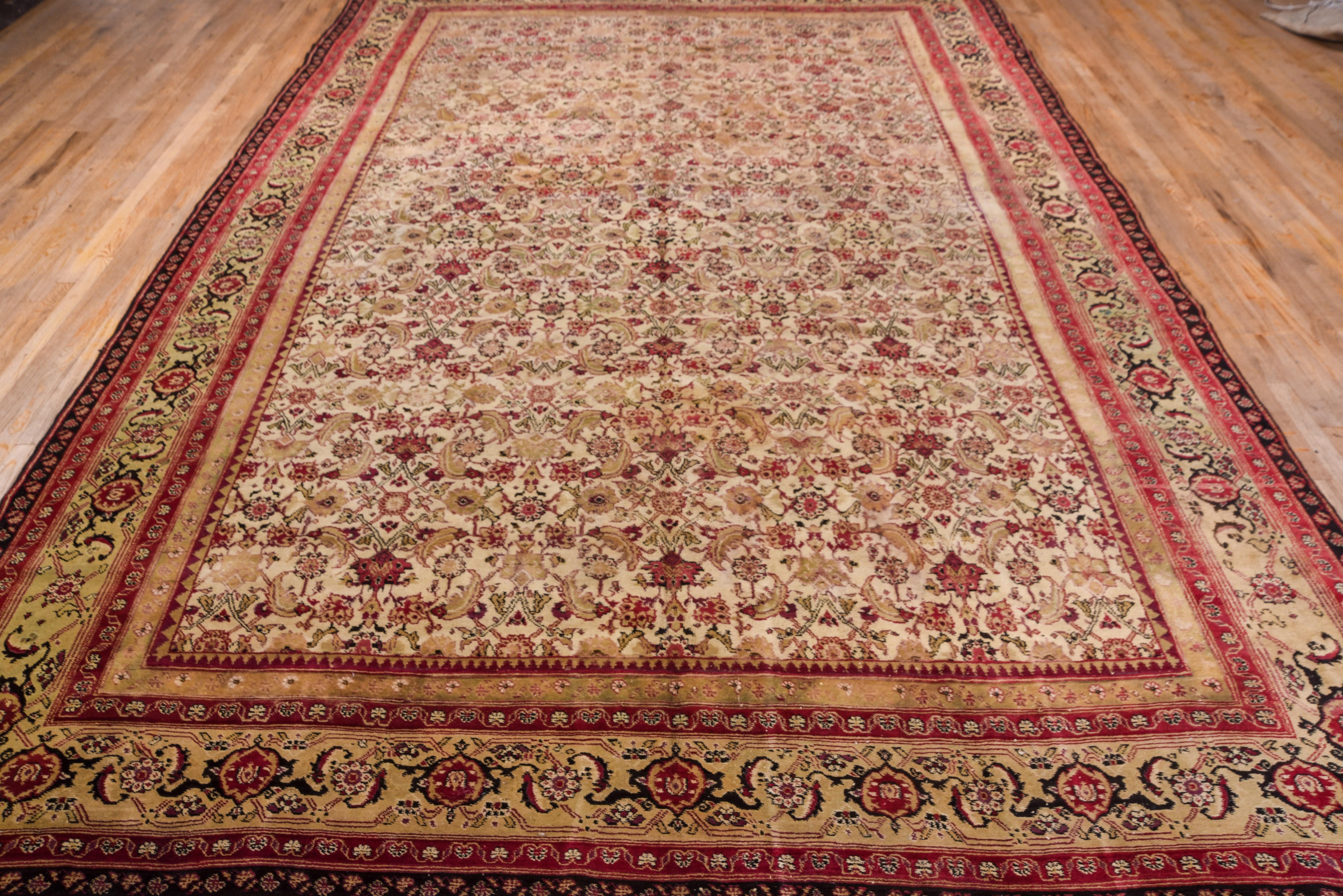 Antiker roter indischer Agra-Teppich, All-Over- Field, elfenbeinfarbenes Feld (Handgeknüpft) im Angebot