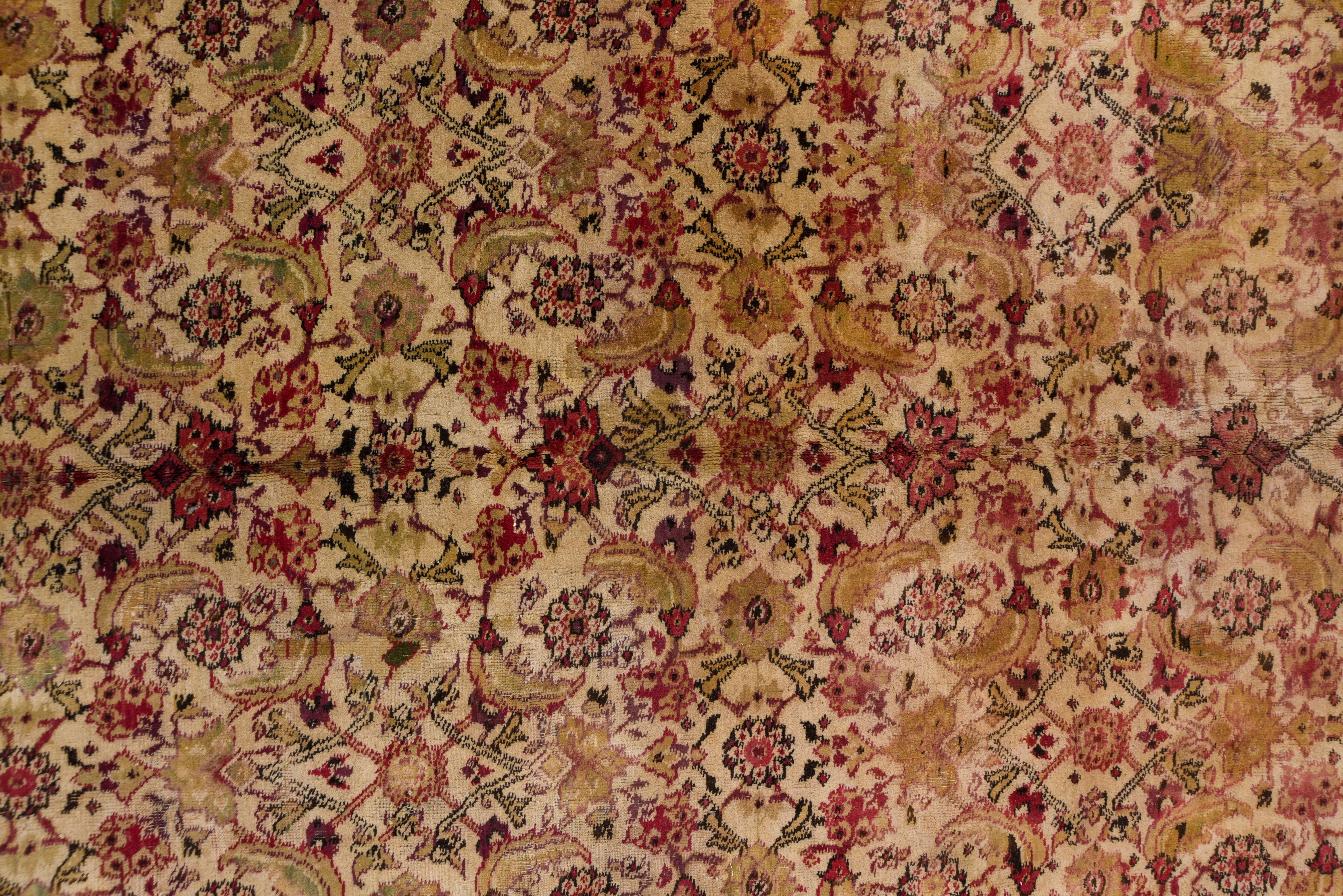 Antiker roter indischer Agra-Teppich, All-Over- Field, elfenbeinfarbenes Feld im Zustand „Gut“ im Angebot in New York, NY