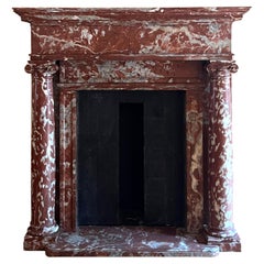 Cheminée ancienne en marbre rouge Languedoc pour grand intérieur décor