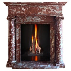 Cornice per caminetto in marmo rosso antico di Languedoc per un grande arredamento d
interni Cornice per caminetto in marmo rosso antico di Languedoc per un grande arredamento d
interni