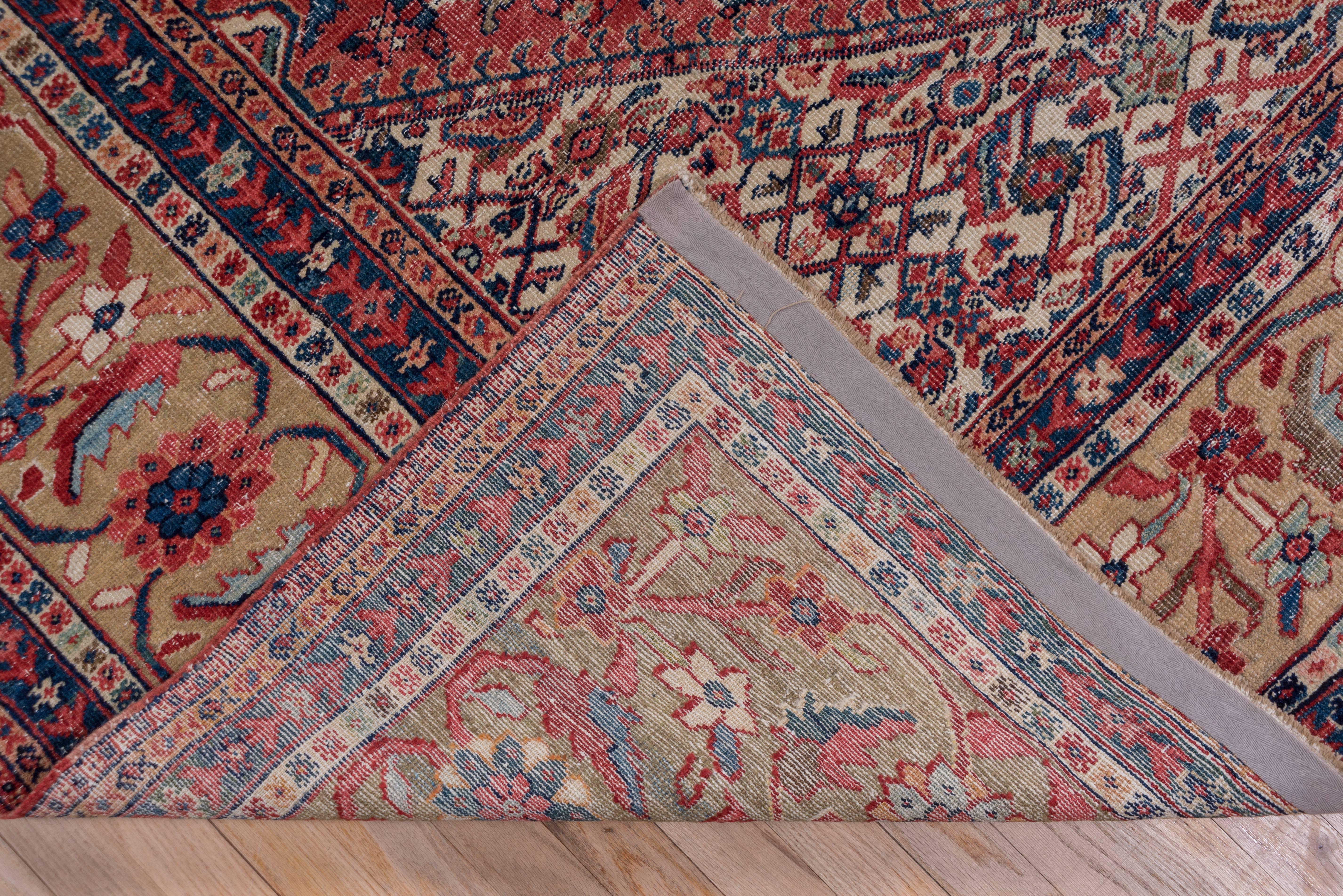 Antique Red Mahal Rug In Excellent Condition For Sale In New York, NY