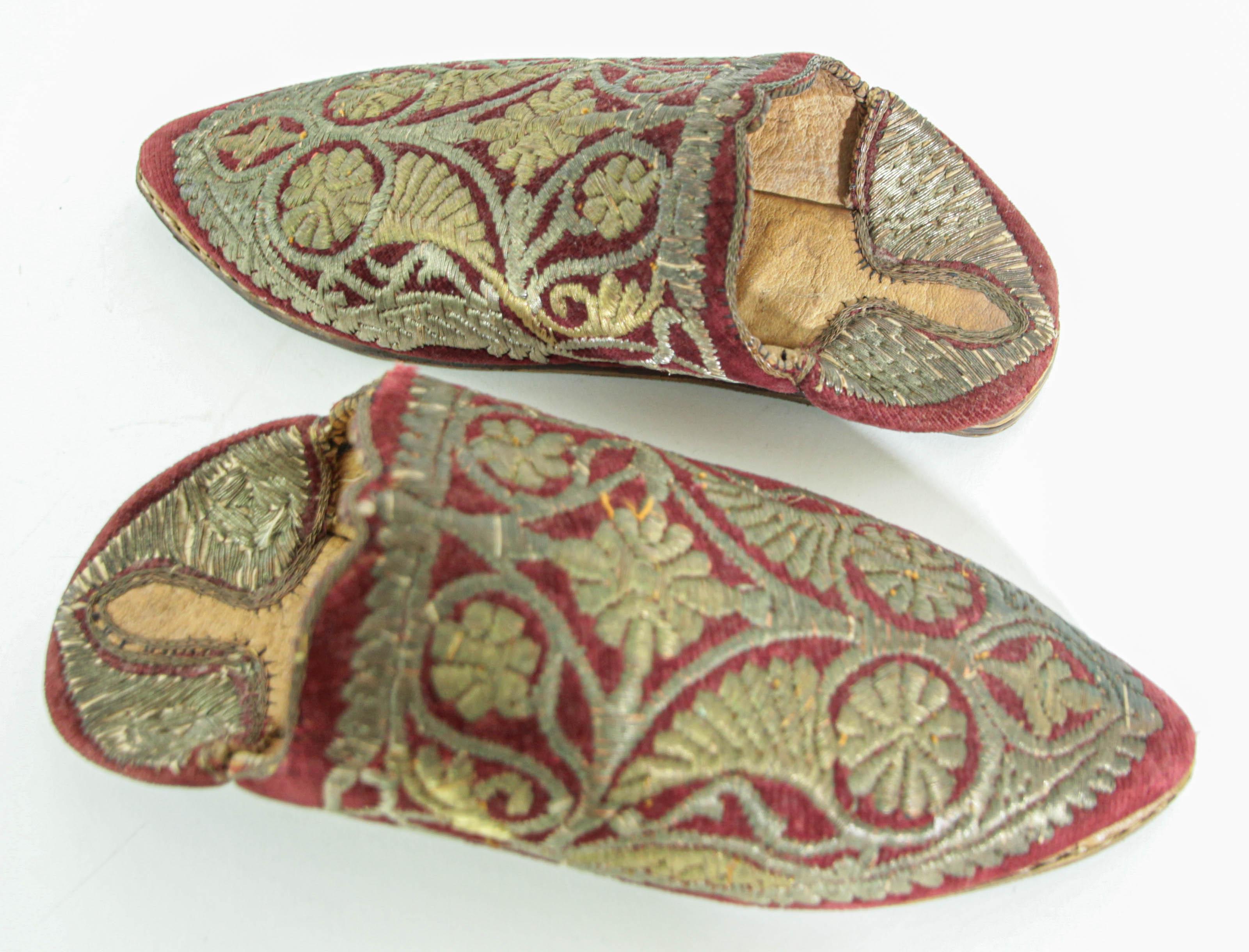 Brown Antique Red Moroccan Embroidered Leather and Velvet Slippers Shoes Circa 1900s For Sale