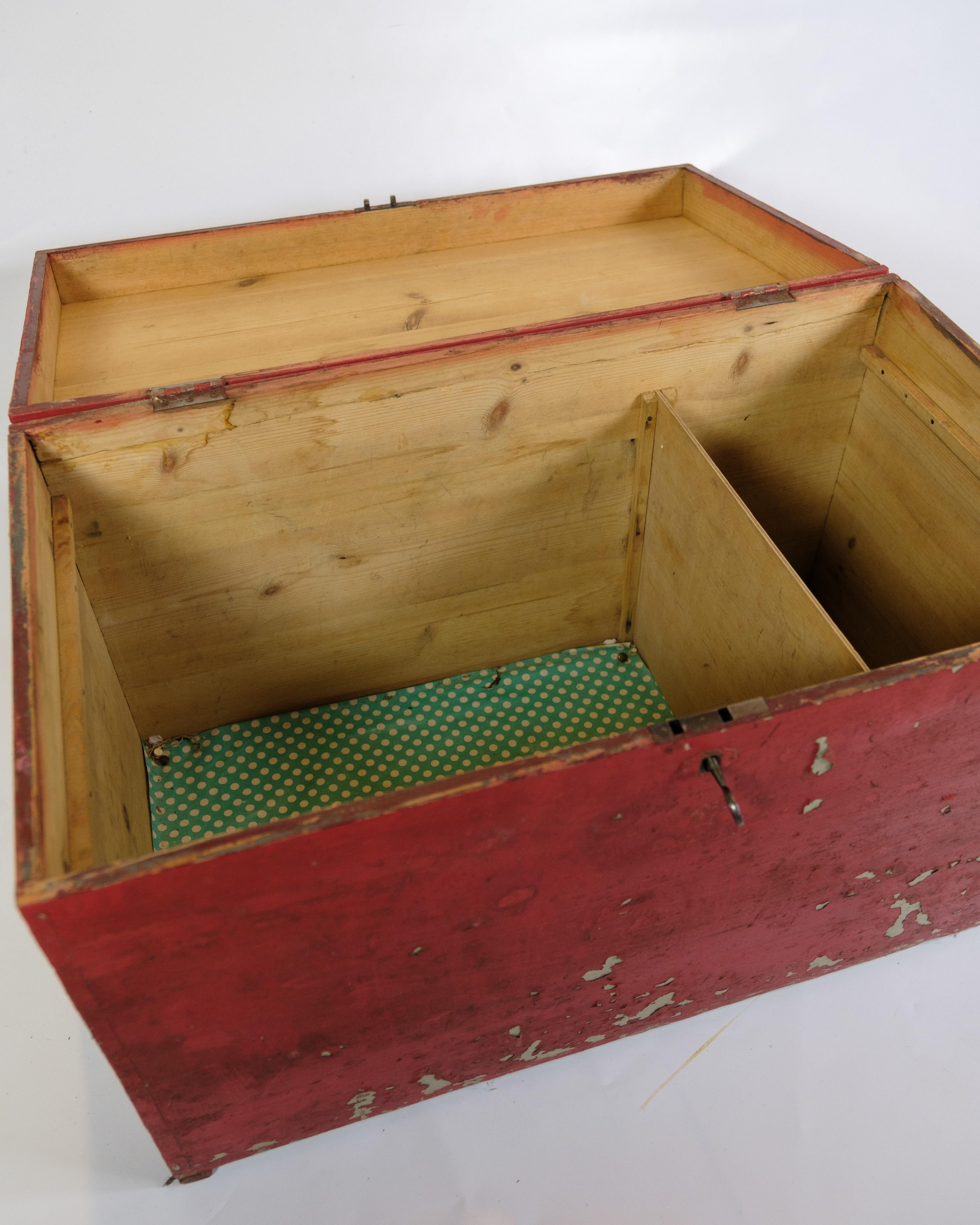 Antique Red Painted Chest From 1830s For Sale 3