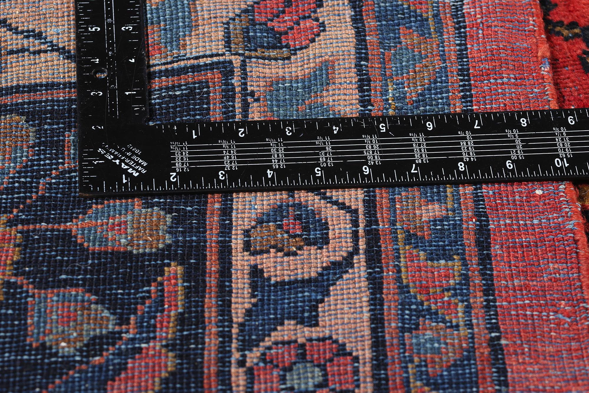 Tapis Sarouk persan ancien à fleurs rouges, 10'08 x 16'09 Bon état - En vente à Dallas, TX