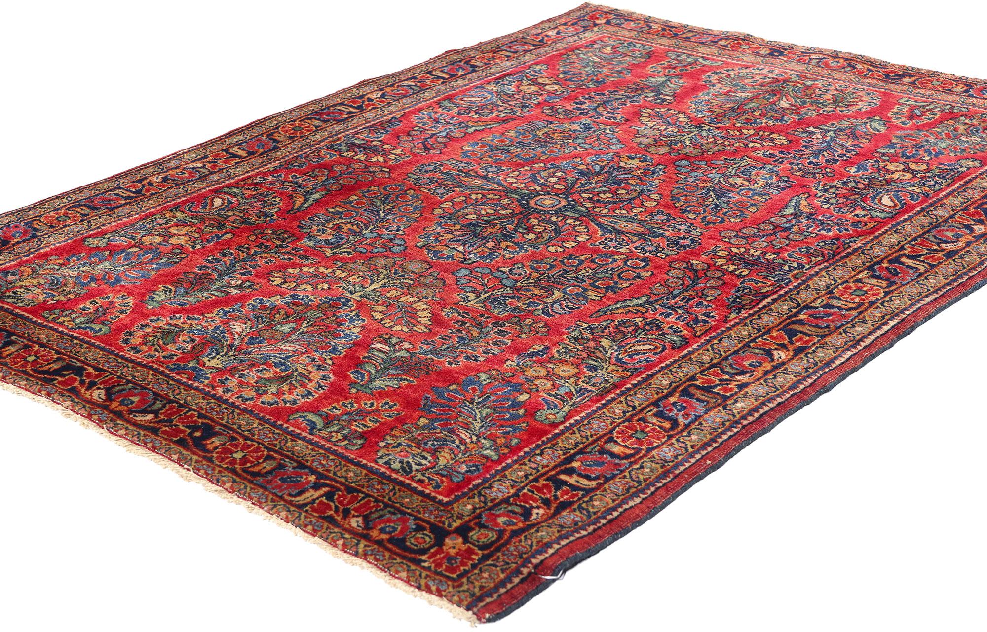 78915 Tapis sarouk persan vintage, 03'05 x 04'09. Ce tapis sarouk persan vintage en laine noué à la main est un chef-d'œuvre rayonnant qui respire l'élégance et le charme intemporels. Le riche champ rouge cramoisi du tapis sert de toile étonnante,