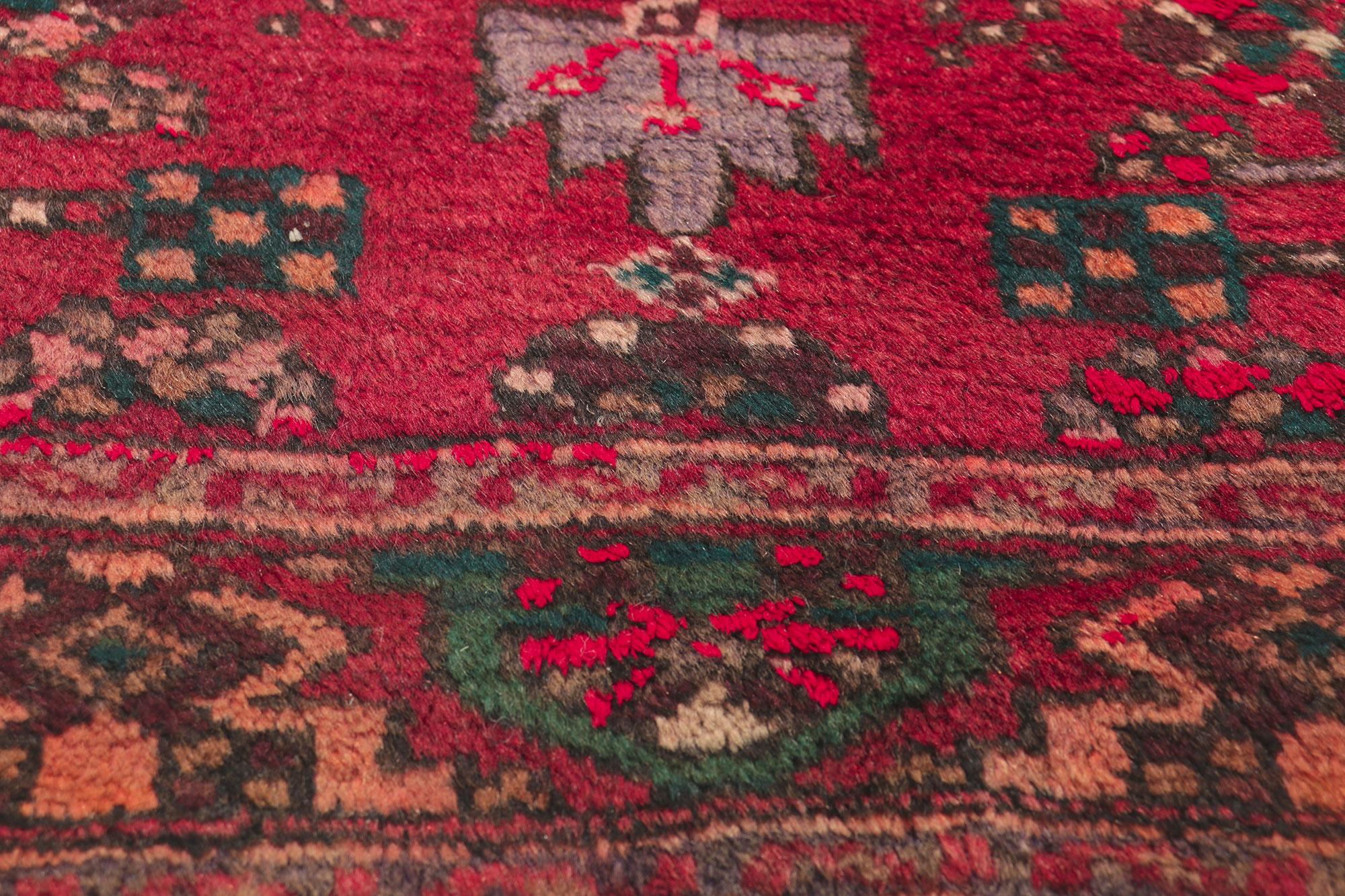 Antiker roter persischer Hamadan-Stammesteppich  (Handgeknüpft) im Angebot