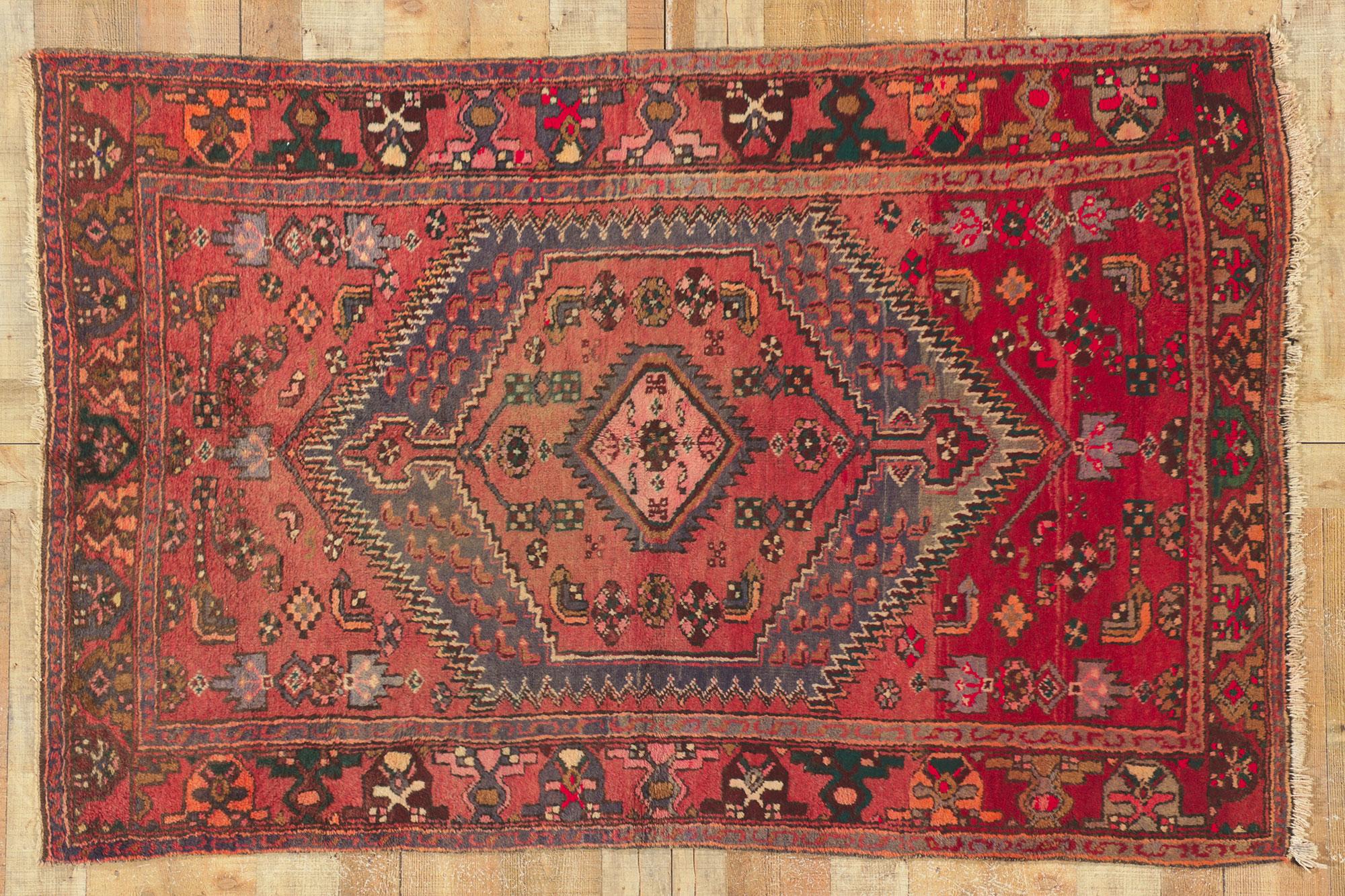 Antiker roter persischer Hamadan-Stammesteppich  im Angebot 1