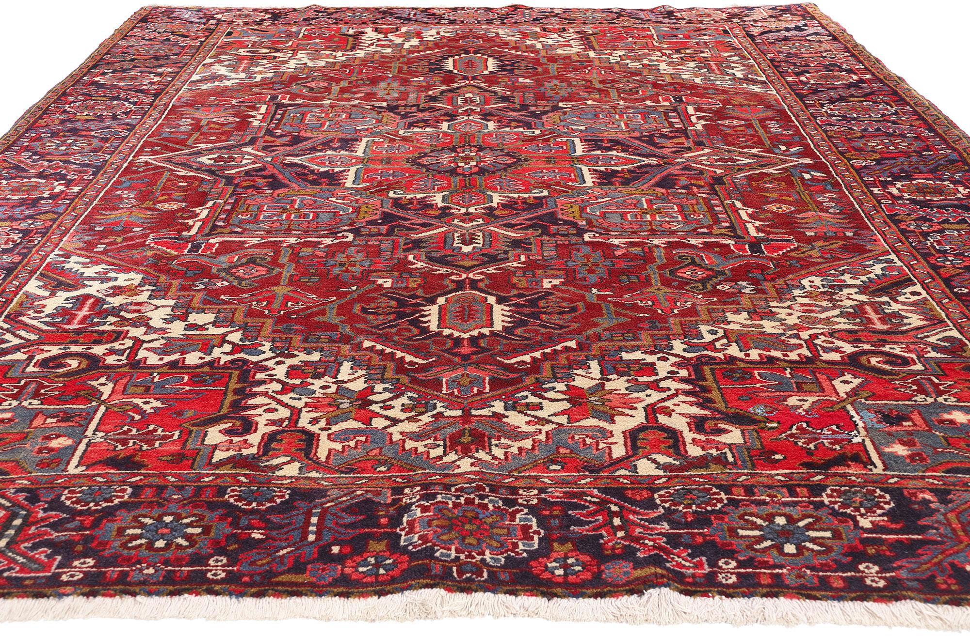 Heriz Serapi Antique Red Persian Heriz Rug with Traditional Style en vente