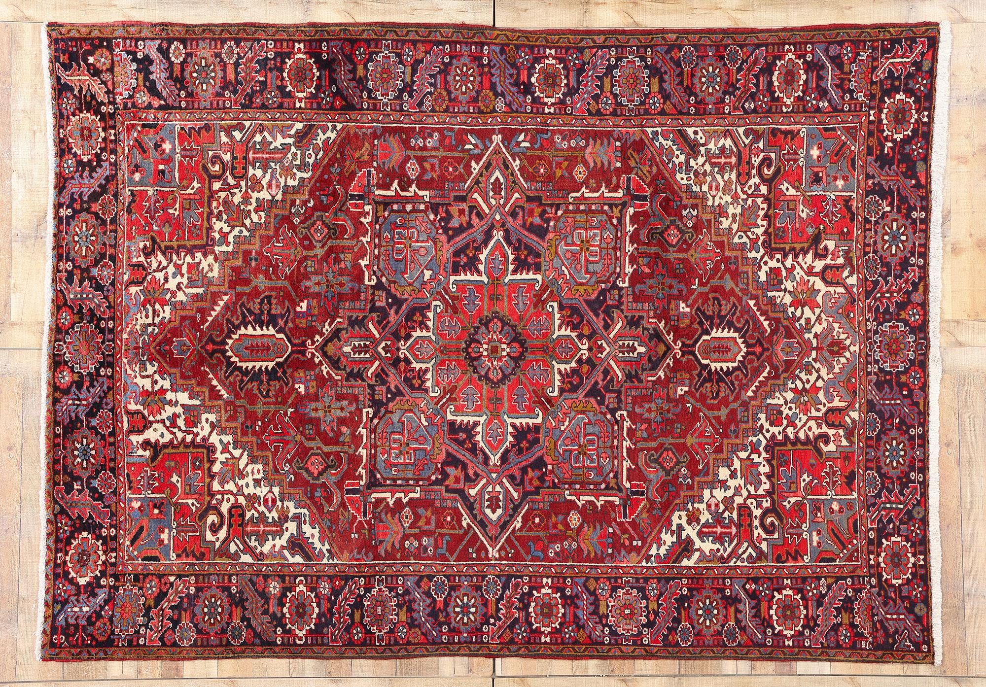 Antique Red Persian Heriz Rug with Traditional Style en vente 1