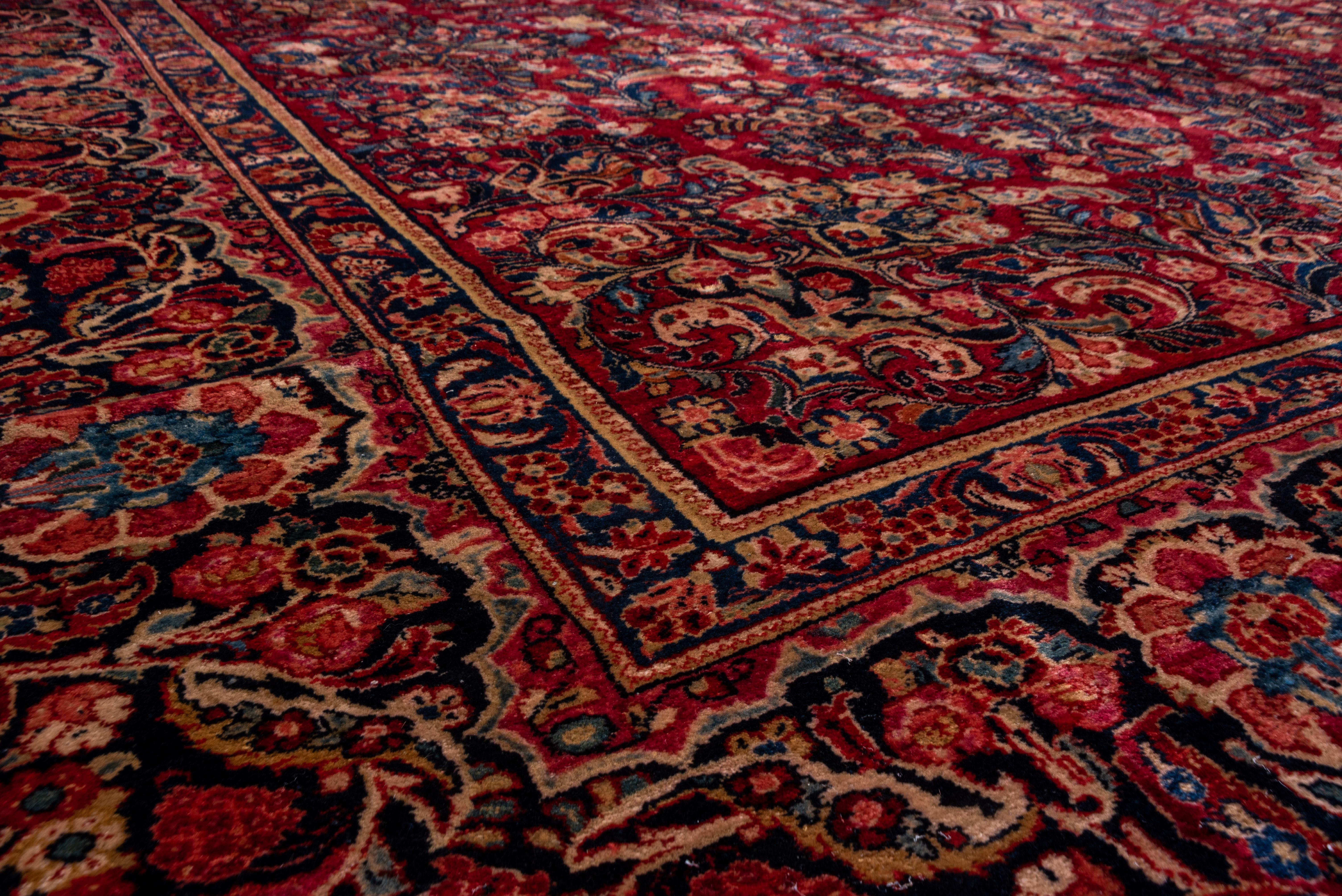 Antiker roter persischer Sarouk-Teppich aus Sarouk, All-Over- Field, seidener Flor (Sarouk Farahan) im Angebot