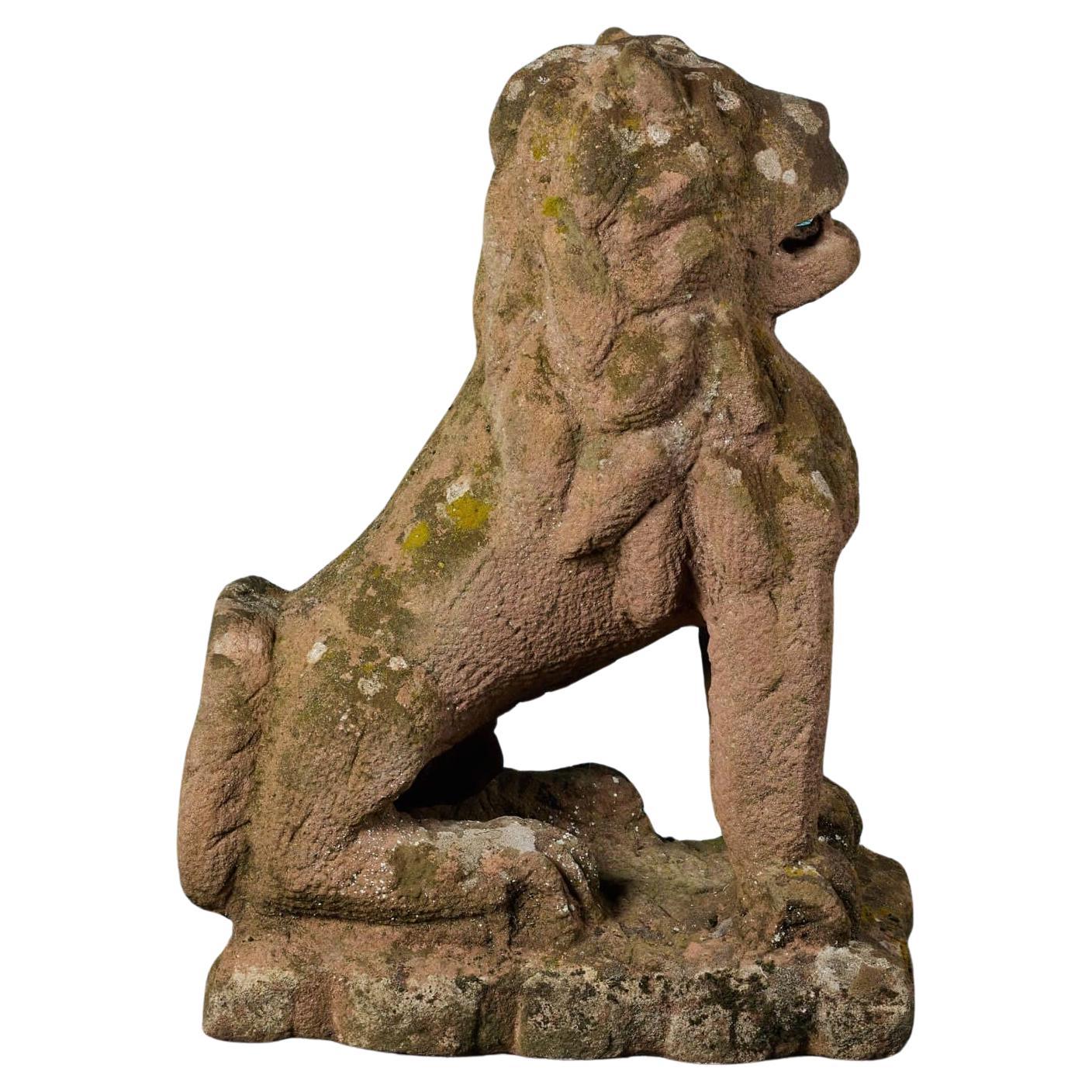 Estatua antigua de león de arenisca roja en venta