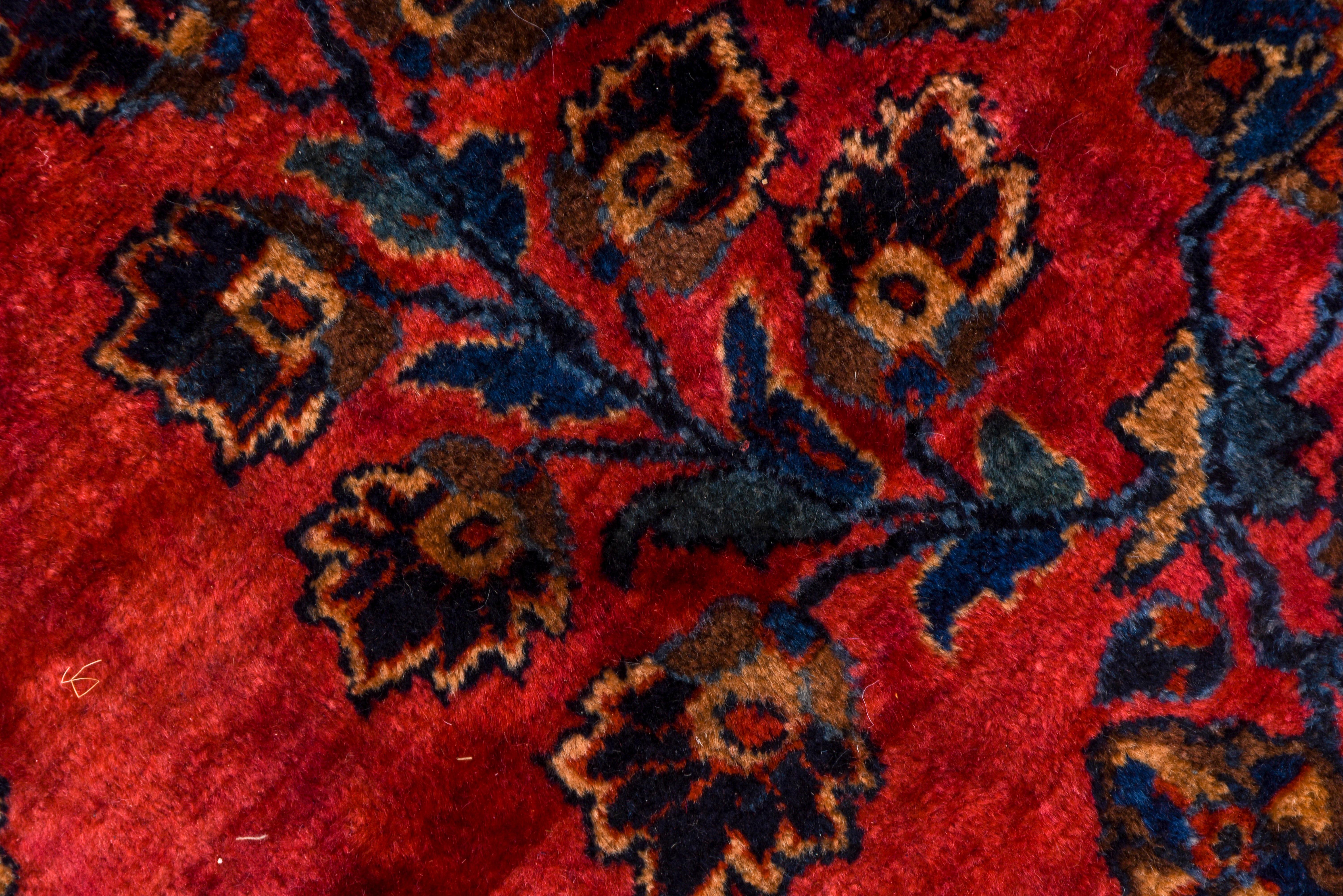 Early 20th Century Antique Red Sarouk Carpet, Excellent Condition For Sale