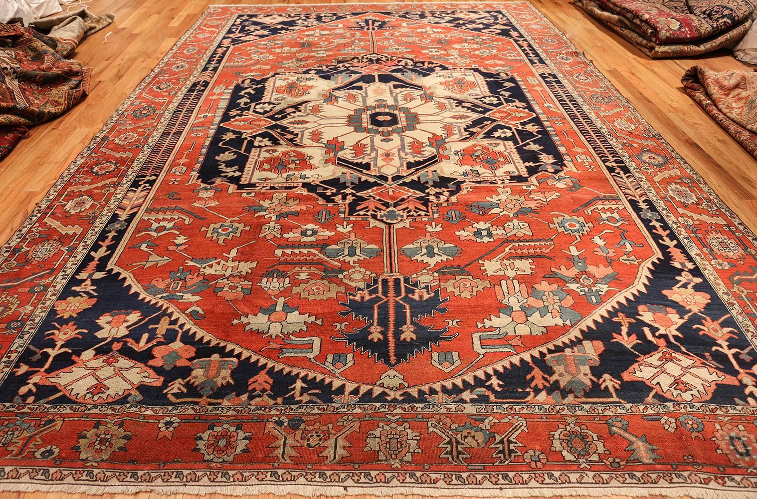 Antique Red Serapi Persian Rug. Size: 9 ft 8 in x 14 ft For Sale 2