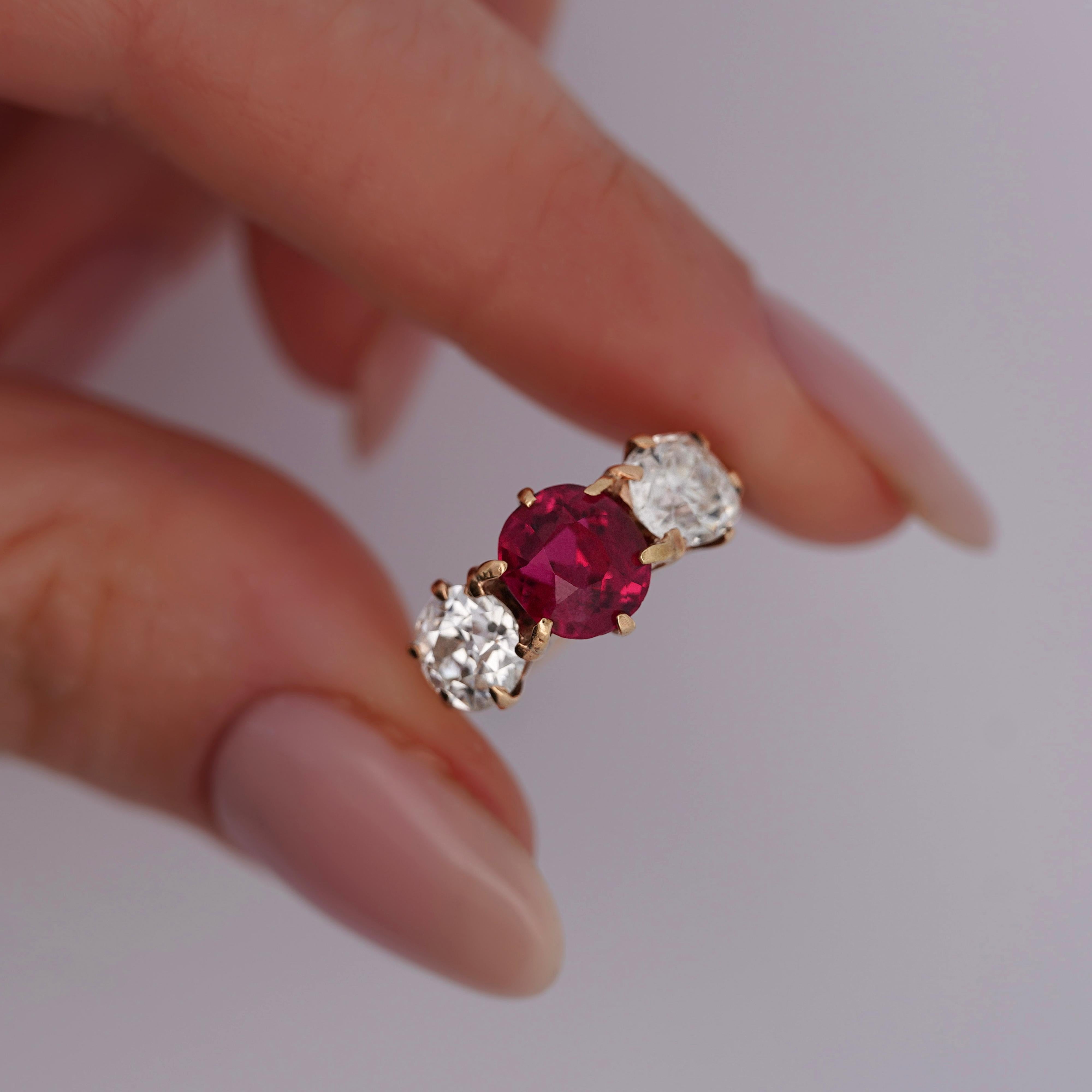 Antique Red Spinel and Old Mine Diamond 14K Yellow Gold Three-Stone Ring For Sale 4