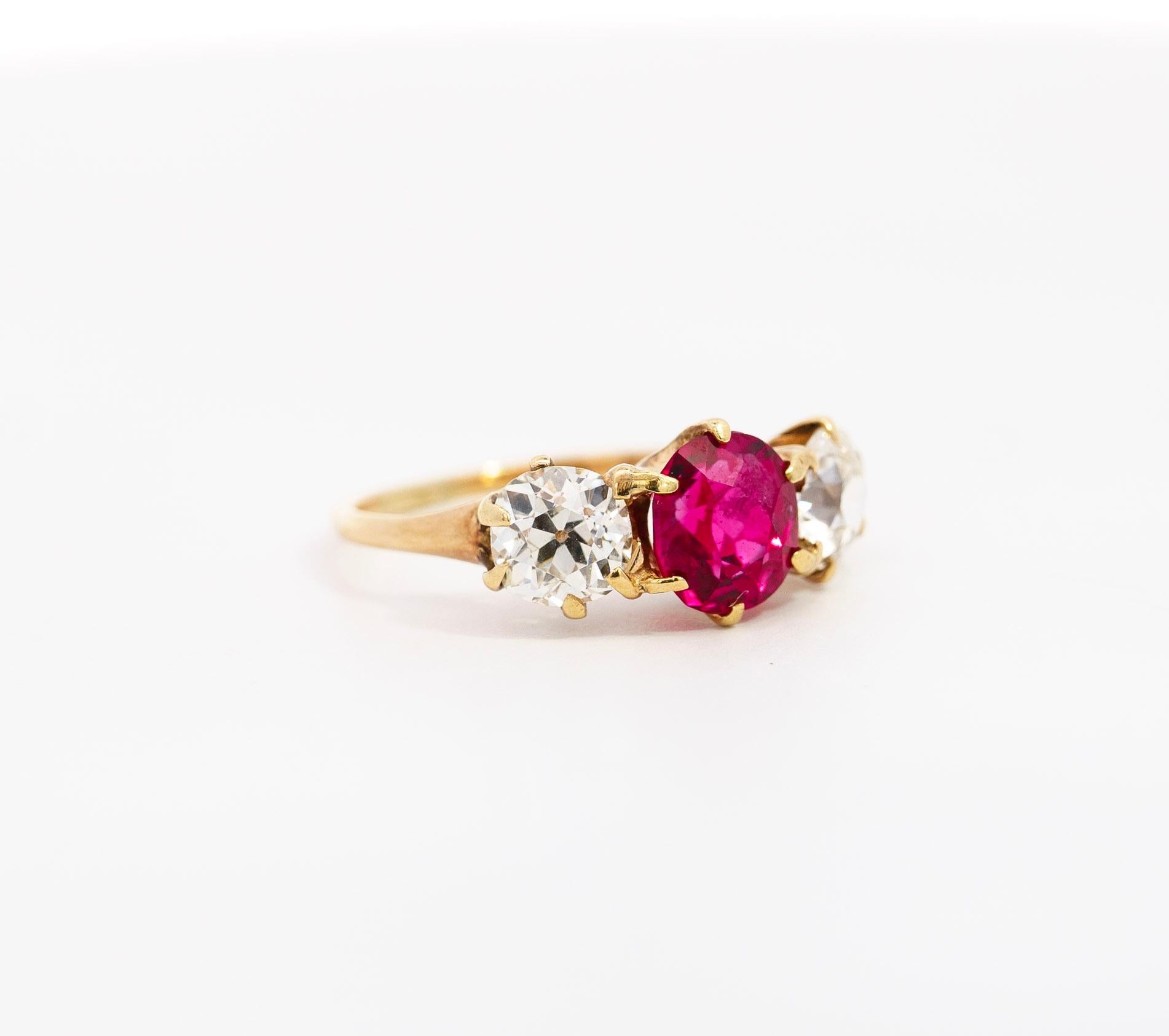 Antique Red Spinel and Old Mine Diamond 14K Yellow Gold Three-Stone Ring For Sale 1