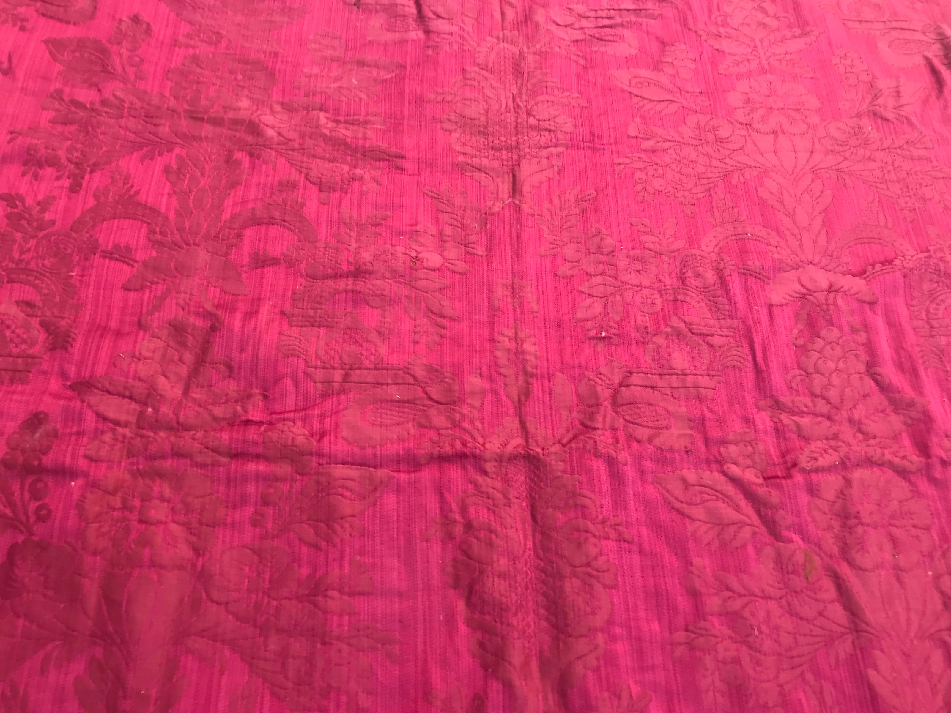 Victorien Tissu de table rouge ancien en vente