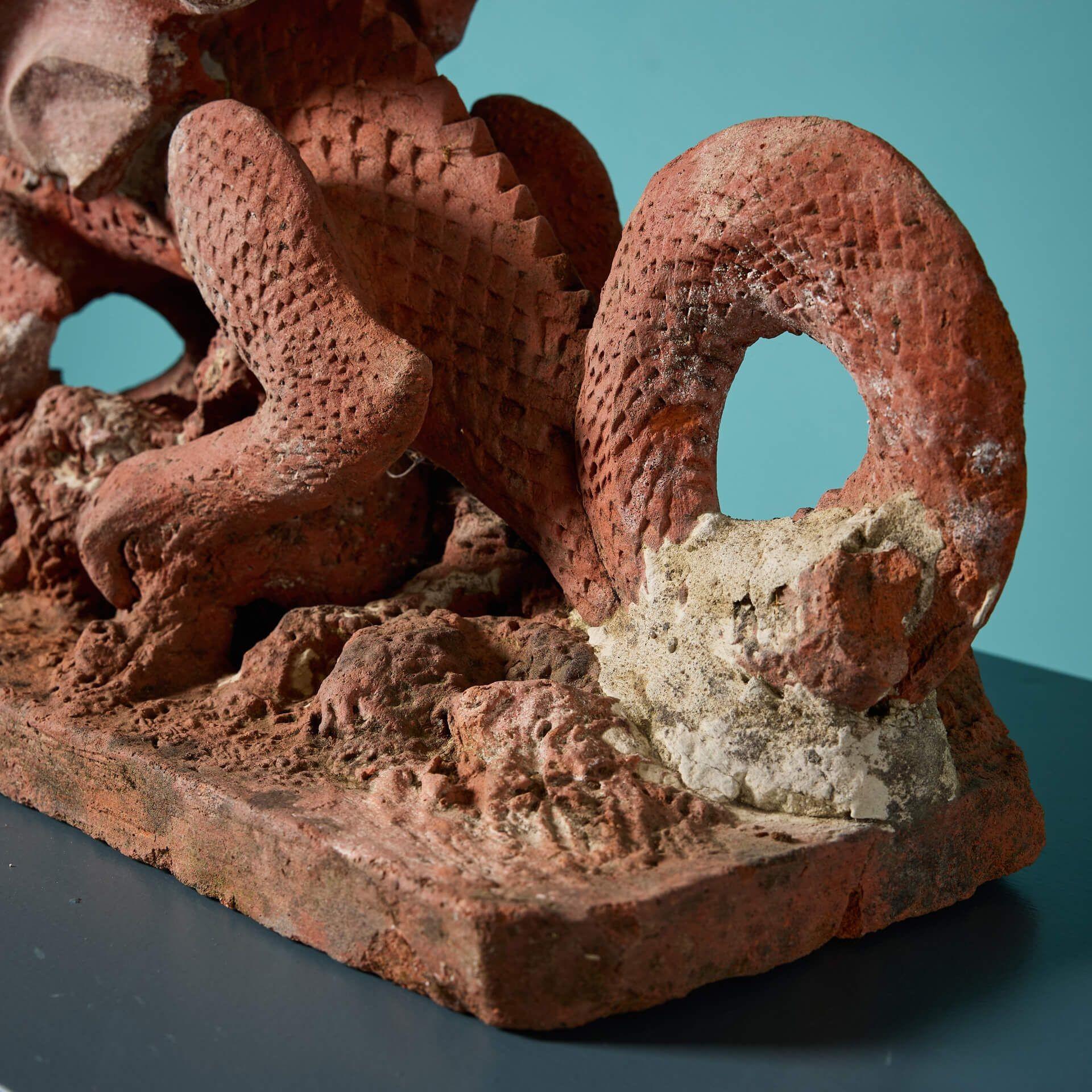 Estatua antigua de dragón de terracota roja Inglés en venta