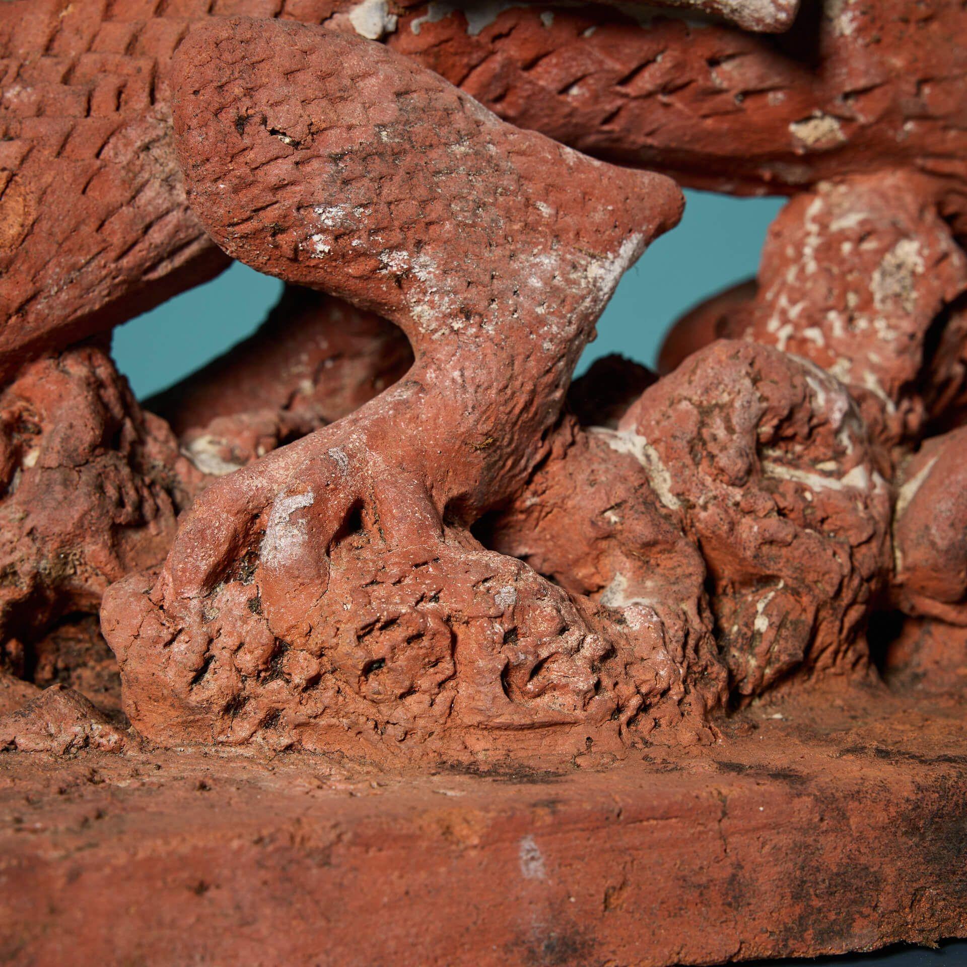 Estatua antigua de dragón de terracota roja Hecho a mano en venta