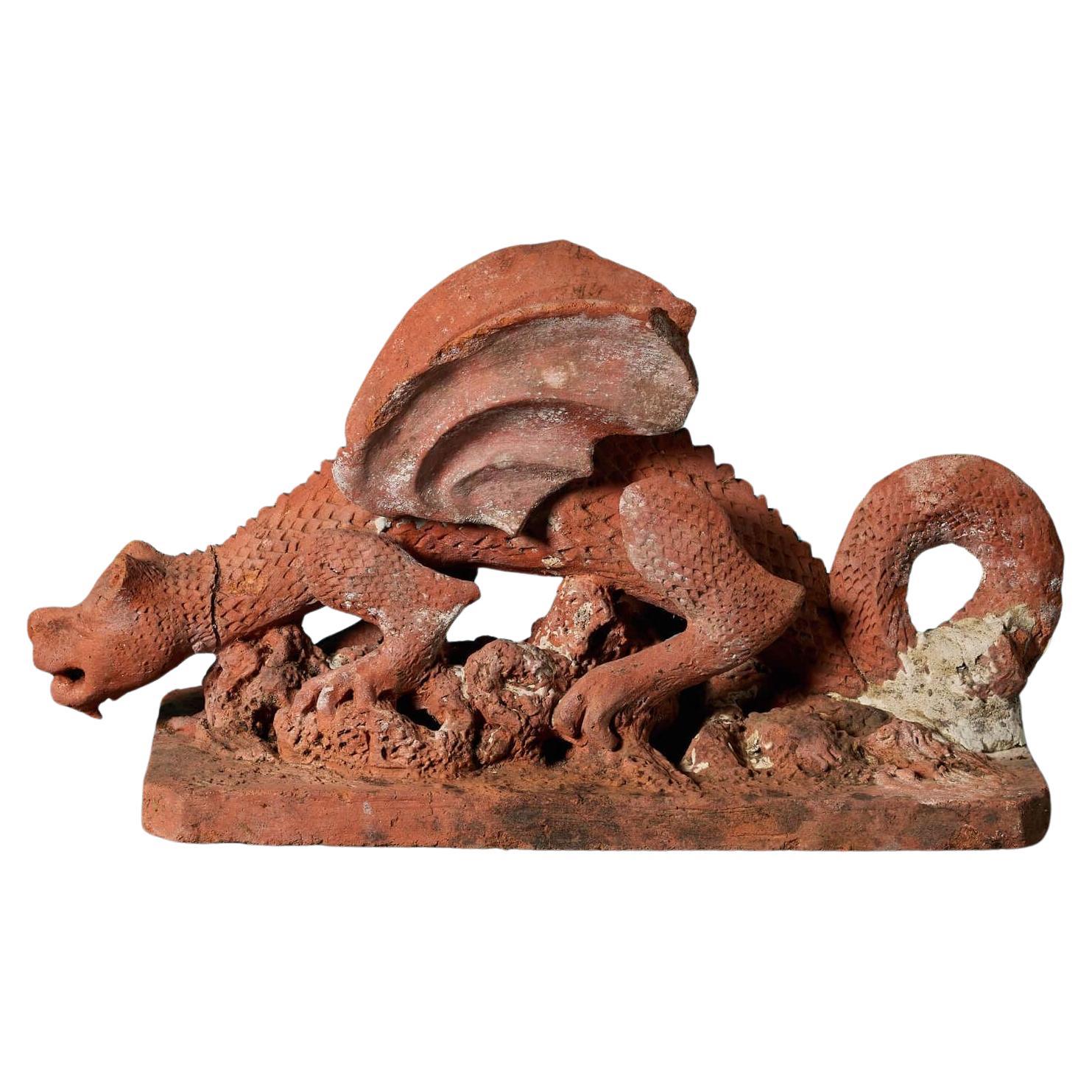 Statue ancienne de dragon en terre cuite rouge