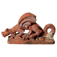 Statue ancienne de dragon en terre cuite rouge