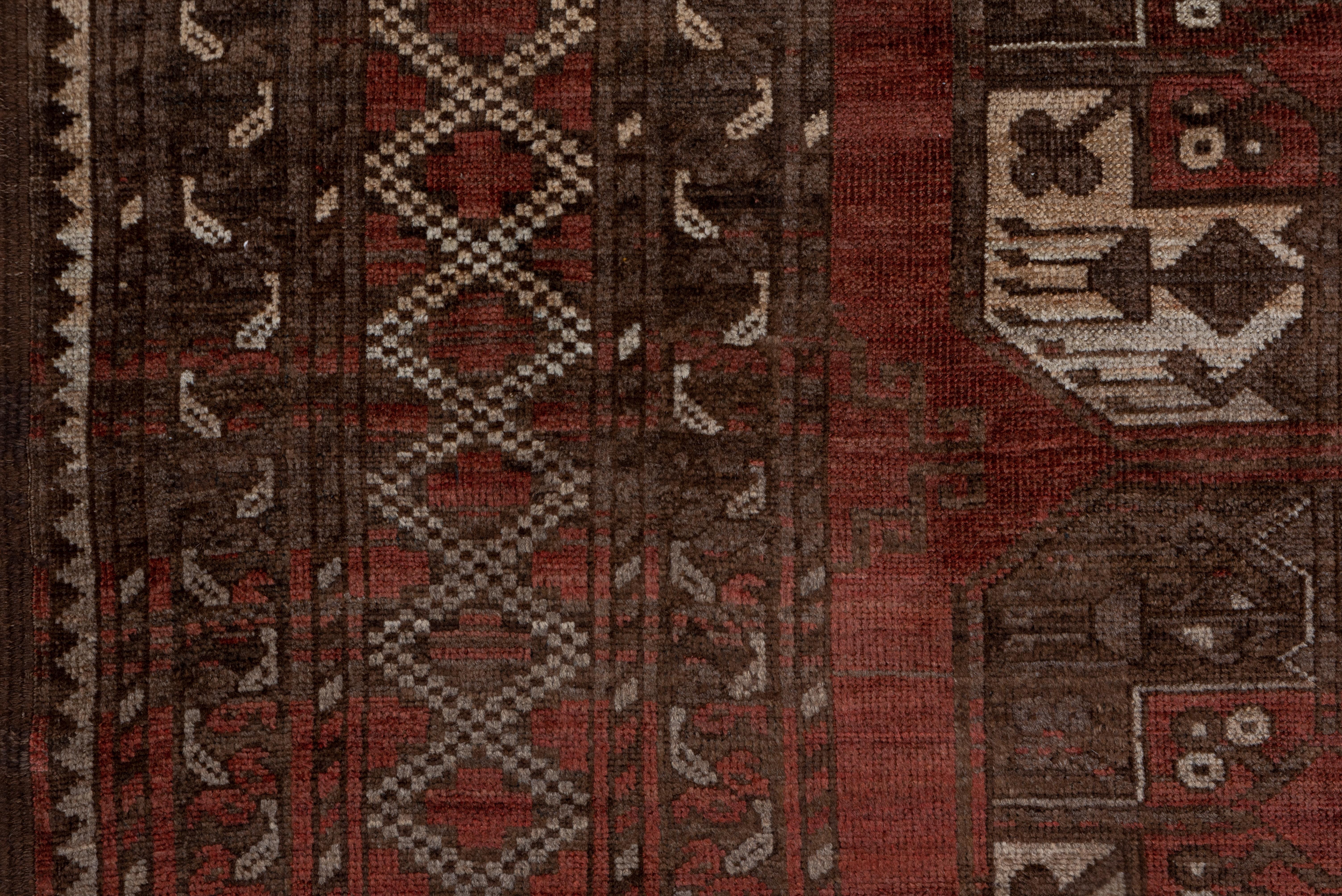 Antique Red Turkmen Ersari Carpet In Good Condition For Sale In New York, NY
