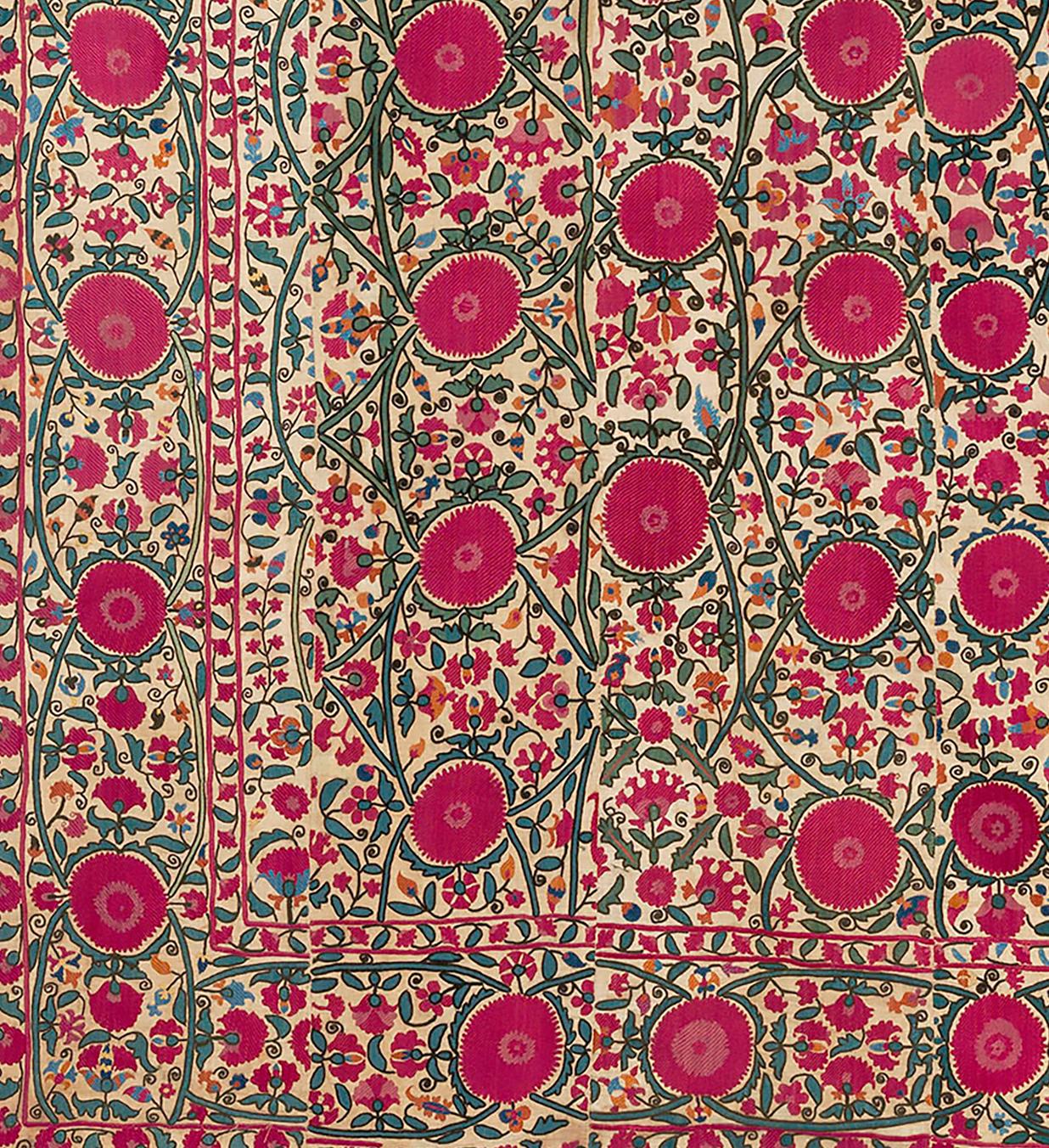 Tissé à la main Antique Broderie Suzani Ouzbek Rouge 1ère moitié du 19ème siècle 6'4 x 7'4 en vente