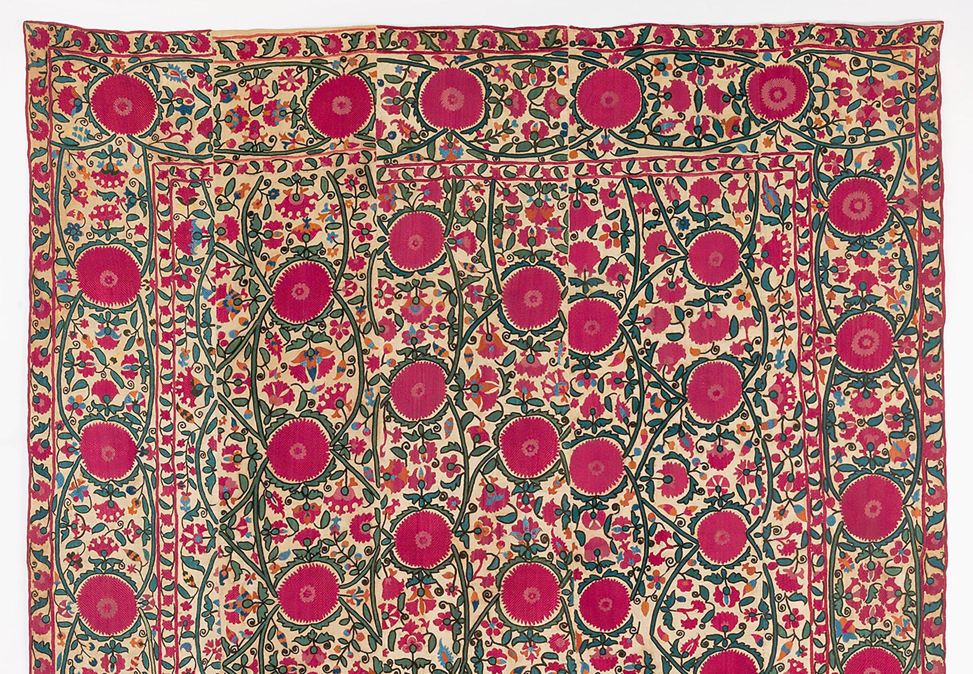 Antique Broderie Suzani Ouzbek Rouge 1ère moitié du 19ème siècle 6'4 x 7'4 en vente 2