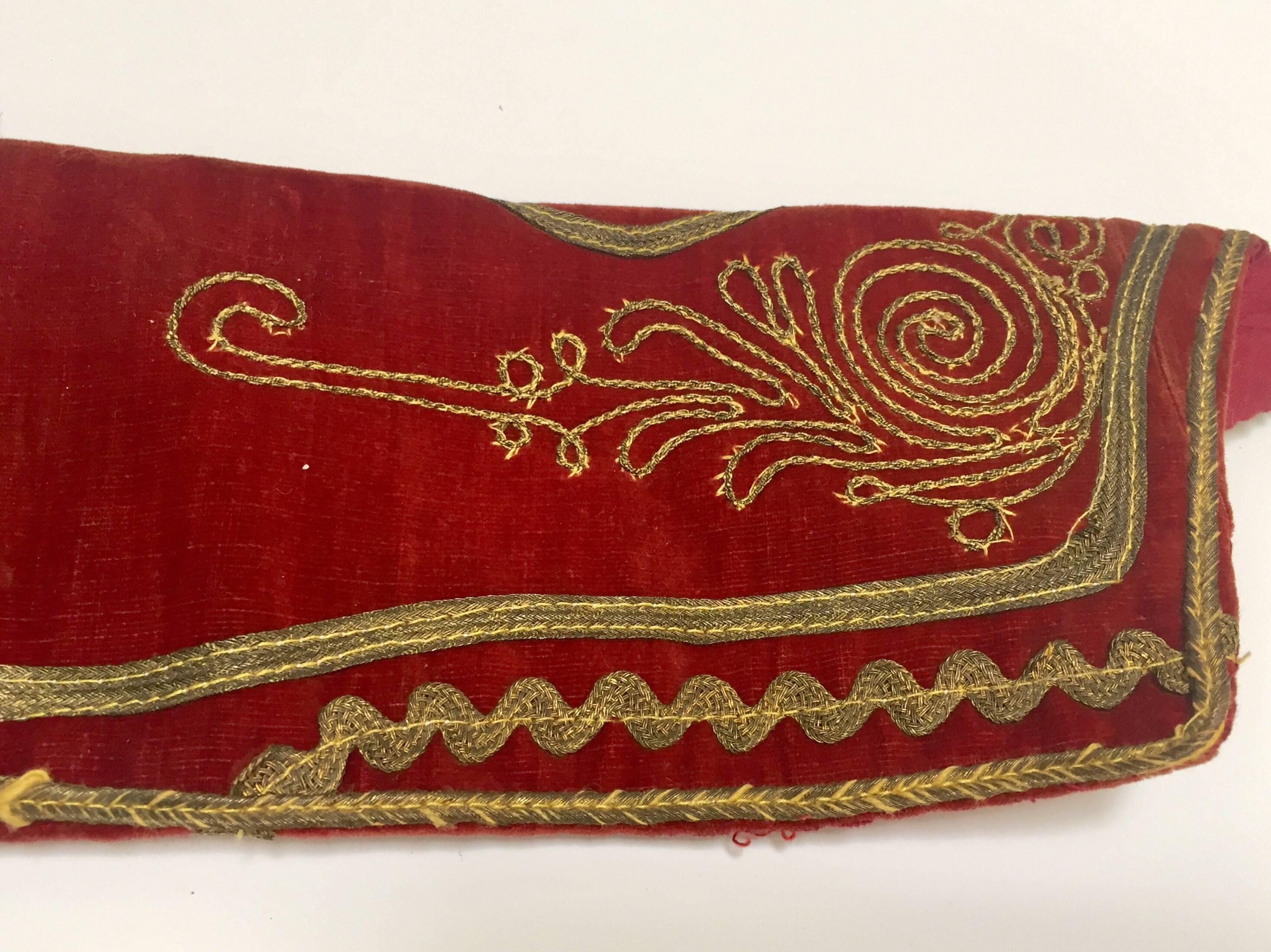 Antique Red Velvet Efe Zeybek Jacket Turkish Vest with Gold Embroidery In Good Condition For Sale In North Hollywood, CA
