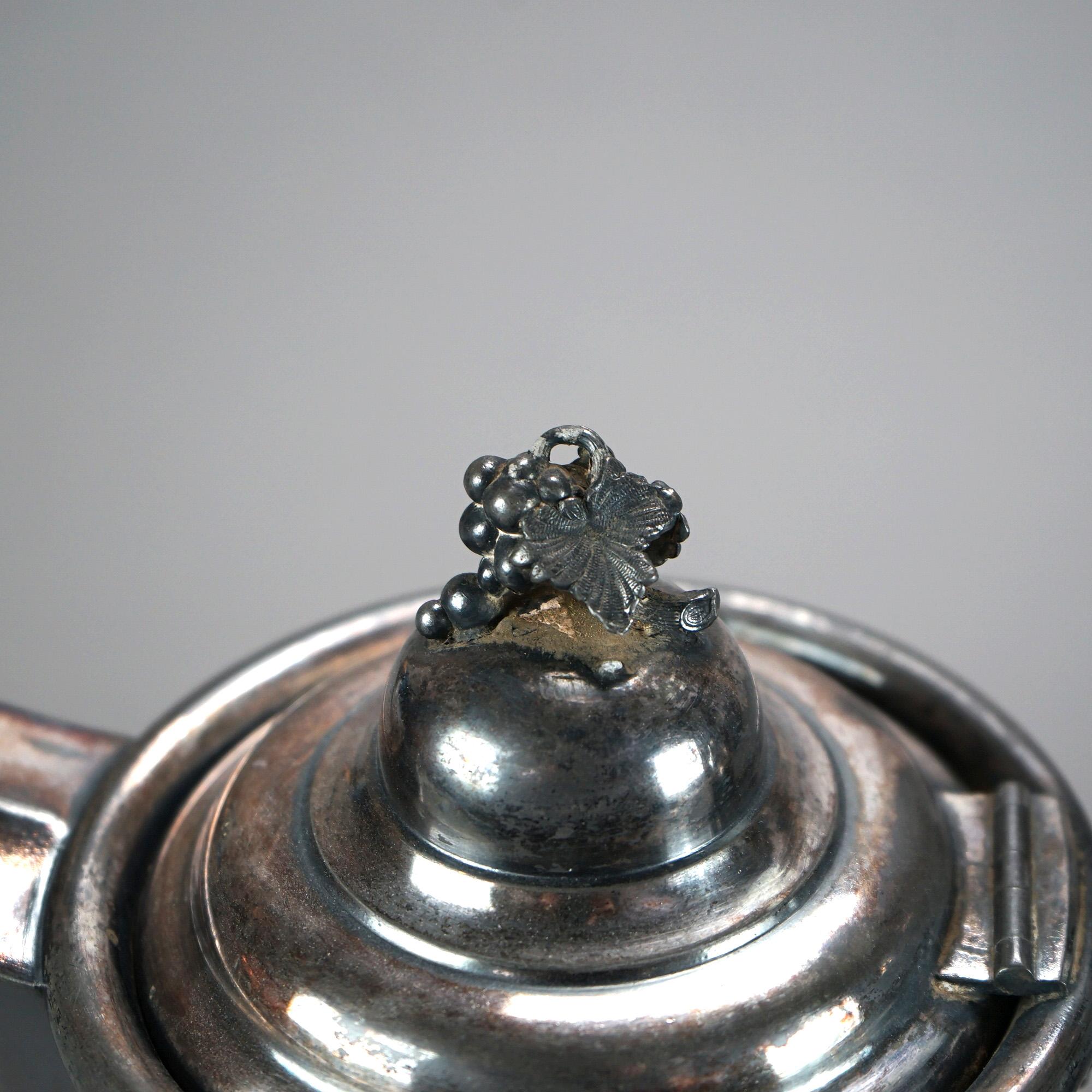 Antike Reed And Barton versilbert Krug mit Foliate Gravur und Obst Finial C1890

Maße - 12 