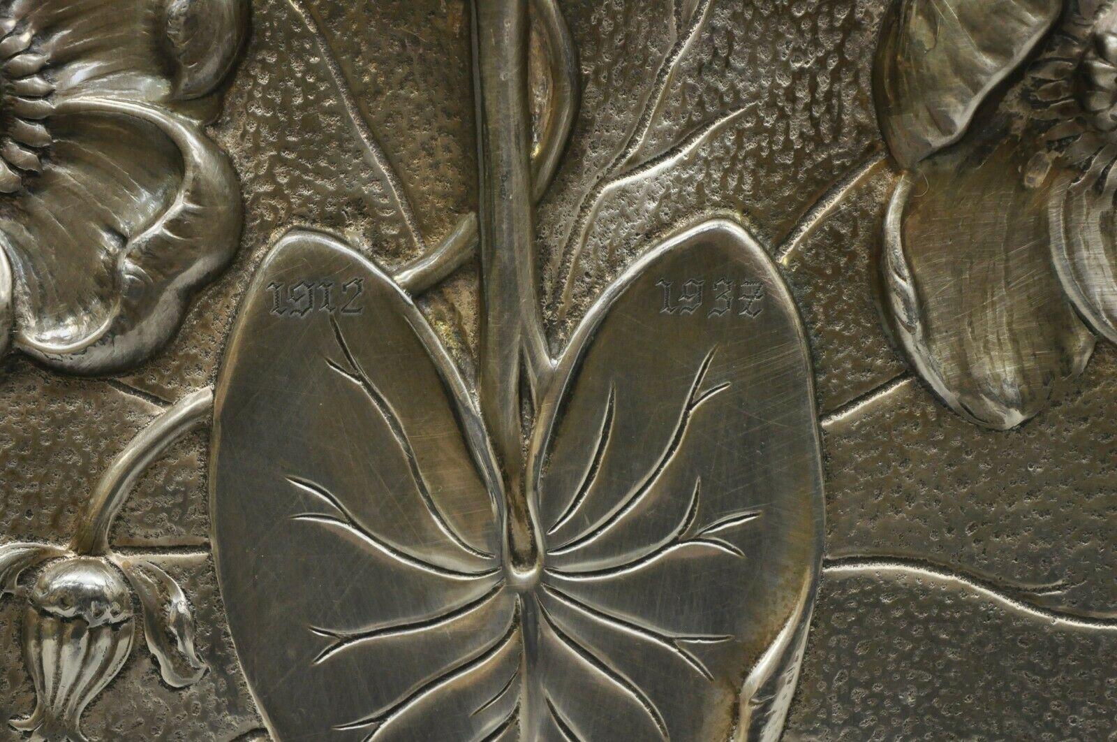 20ième siècle Plateau de présentation en forme de nénuphar antique Reed & Barton 1400 Art Nouveau Deco Lily Pad Leaf en vente