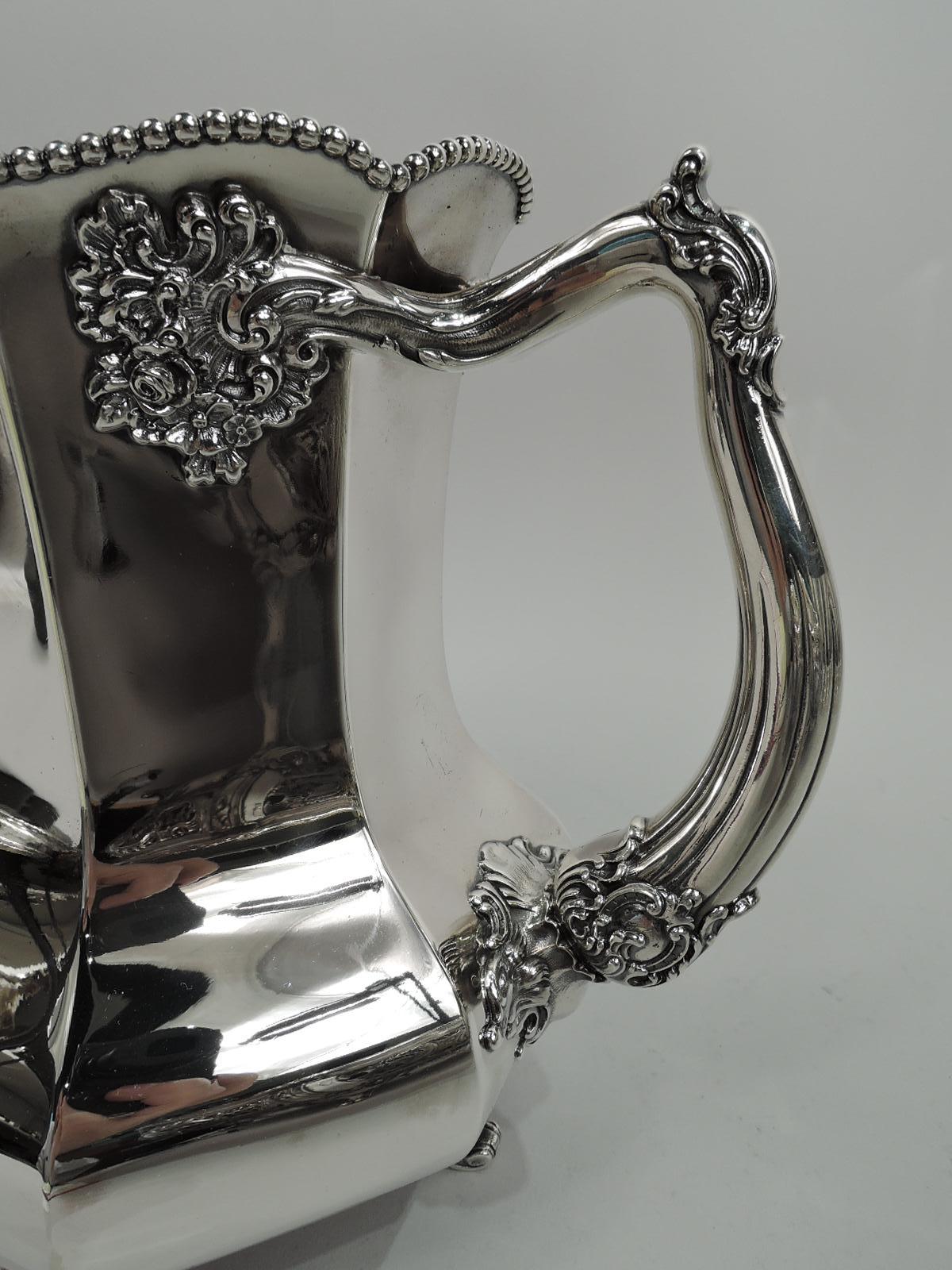 Antique Reed & Barton American Edwardian Classical Sterling Silver Trophy Cup In Good Condition For Sale In New York, NY