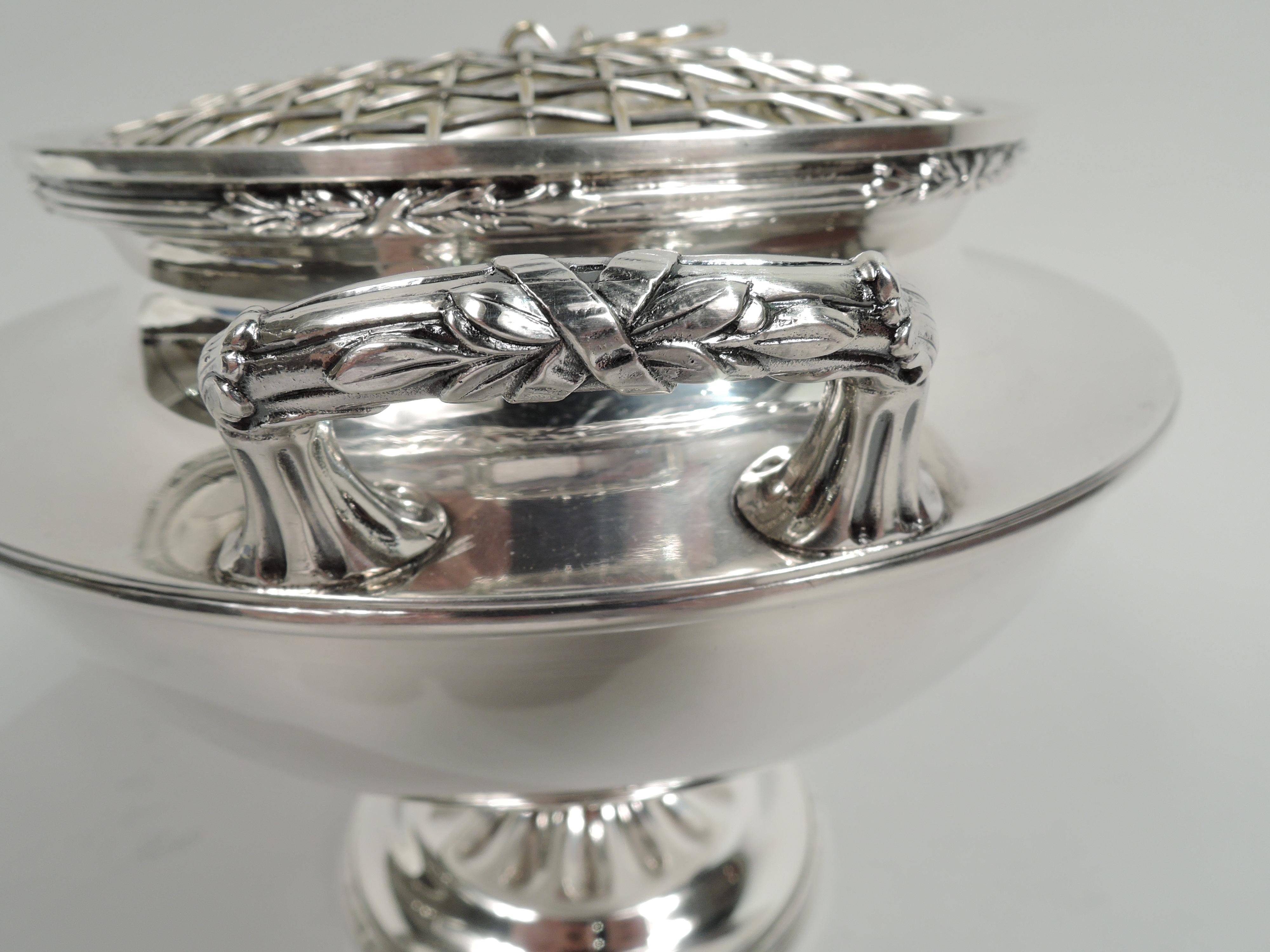 Antique Reed & Barton Edwardian Classical Sterling Silver Vase In Excellent Condition In New York, NY