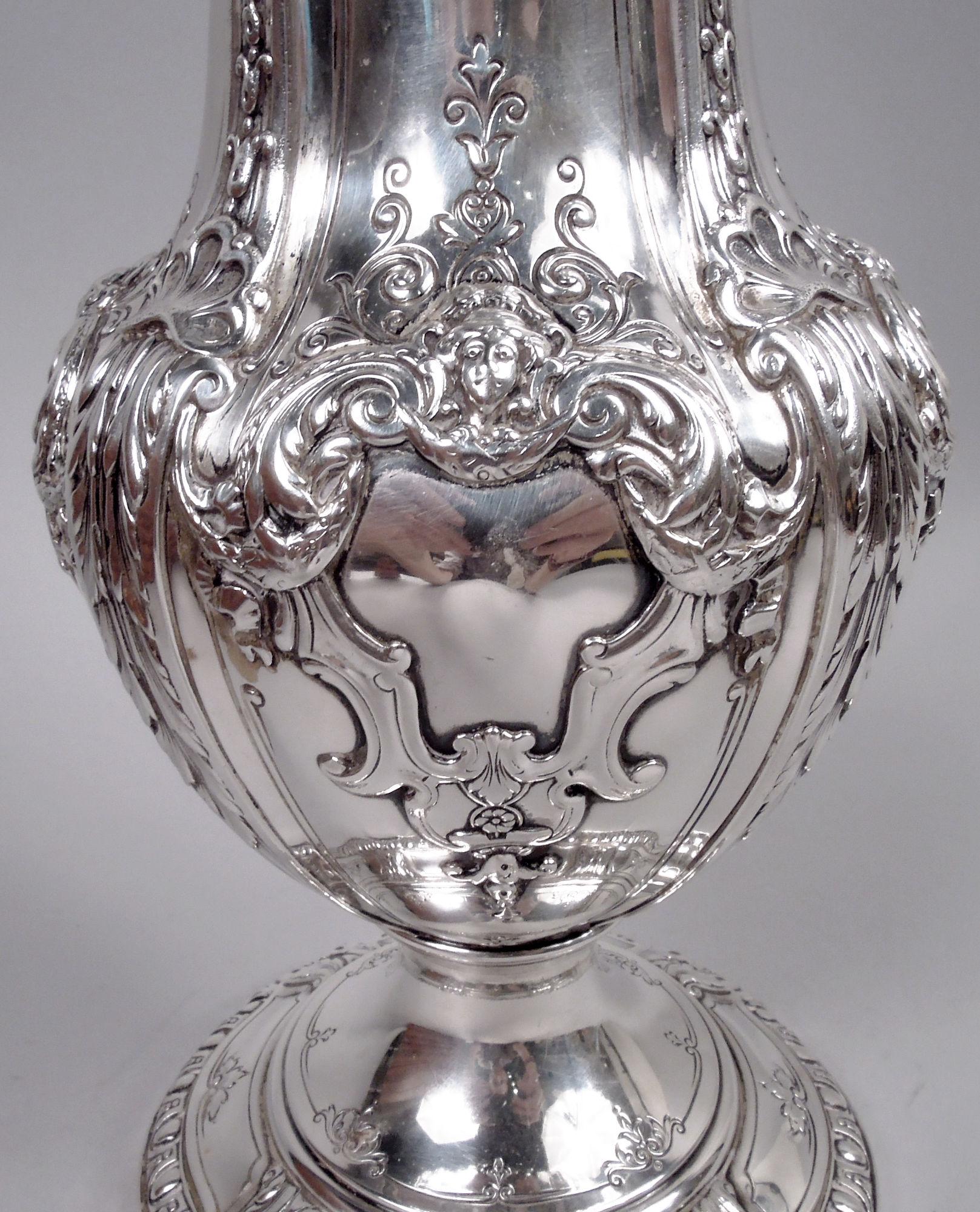 Americano Antico vaso classico di Reed & Barton in stile Luigi XV in vendita