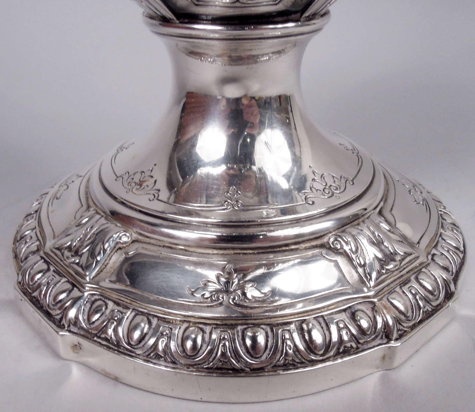 Argento 925 Antico vaso classico di Reed & Barton in stile Luigi XV in vendita