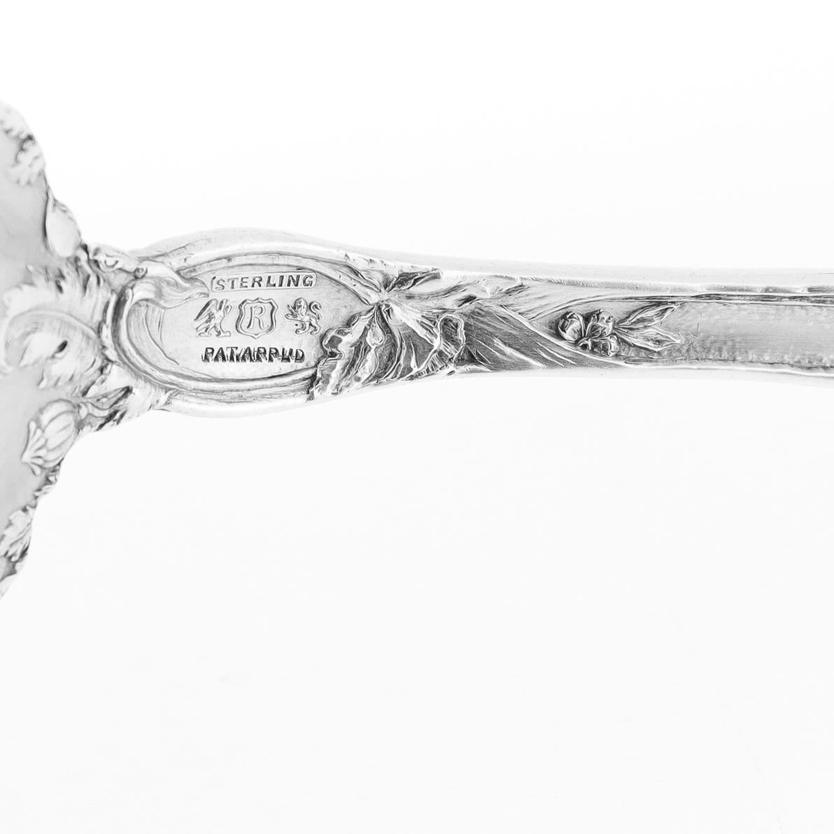 Service à gaufres antique Reed & Barton « Le Six Fleurs » en argent sterling de 9 pouces en vente 4