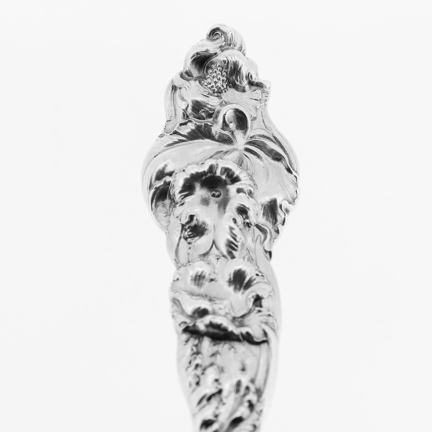 Service à gaufres antique Reed & Barton « Le Six Fleurs » en argent sterling de 9 pouces en vente 6