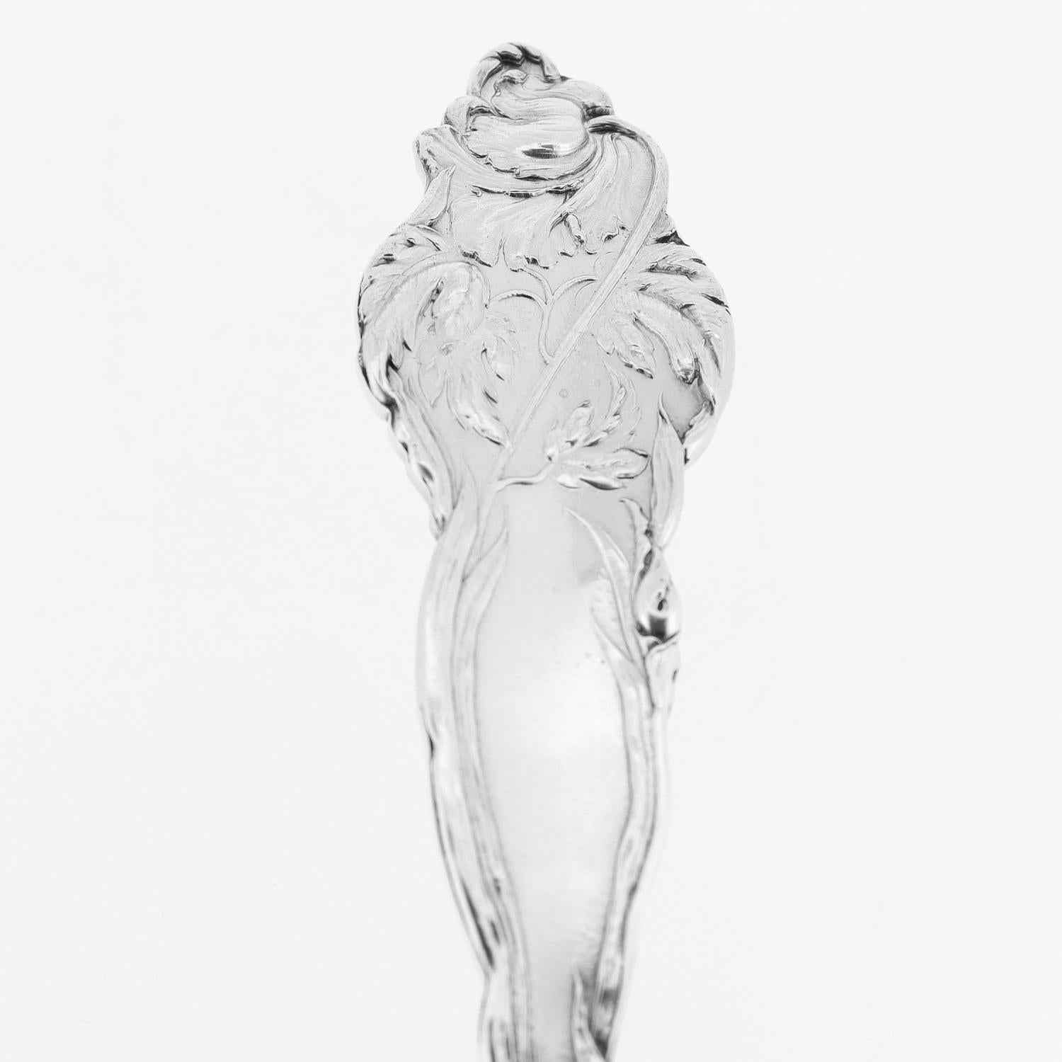 Service à gaufres antique Reed & Barton « Le Six Fleurs » en argent sterling de 9 pouces en vente 7